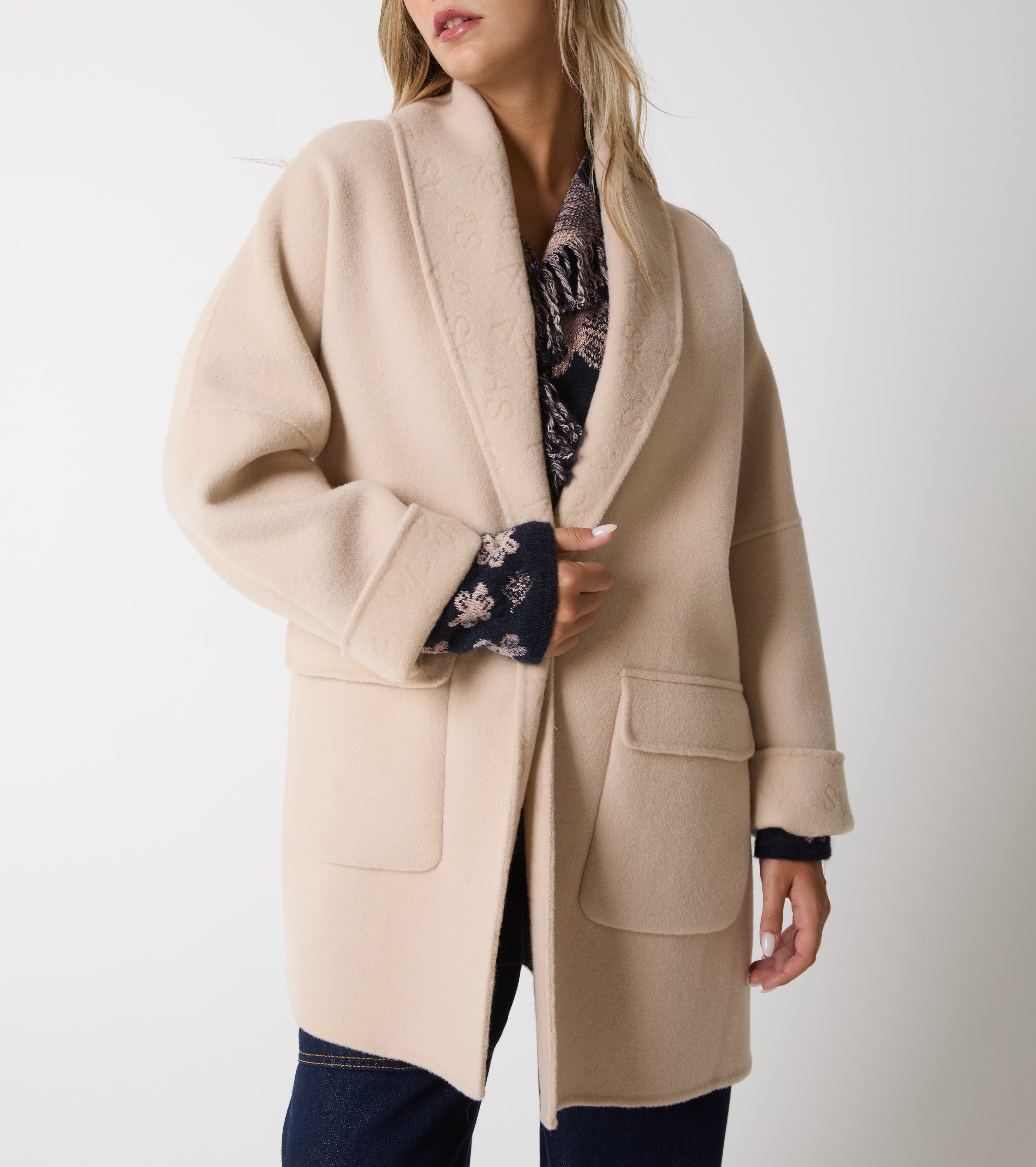Cappotto in lana con revers