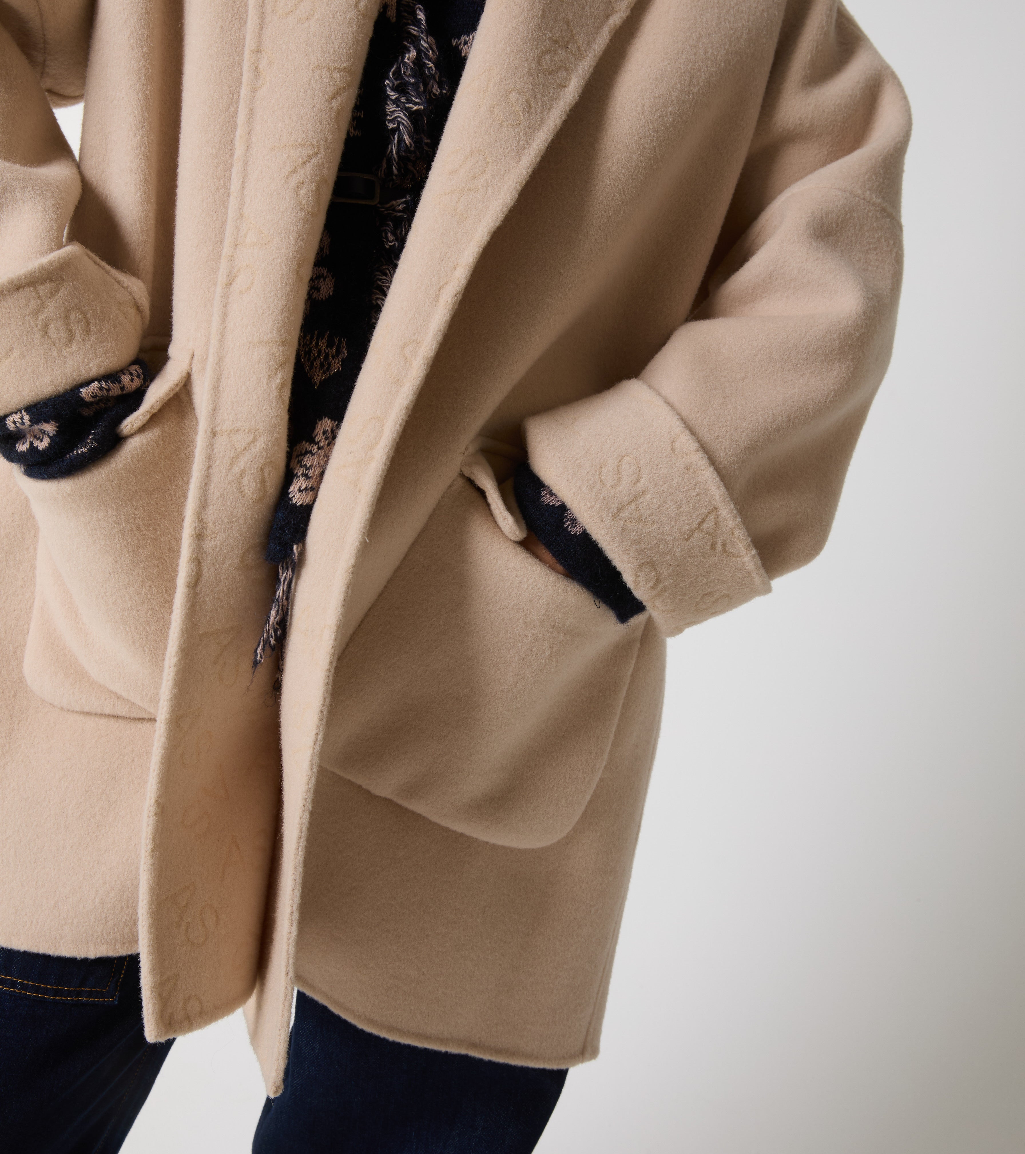 Cappotto in lana con revers