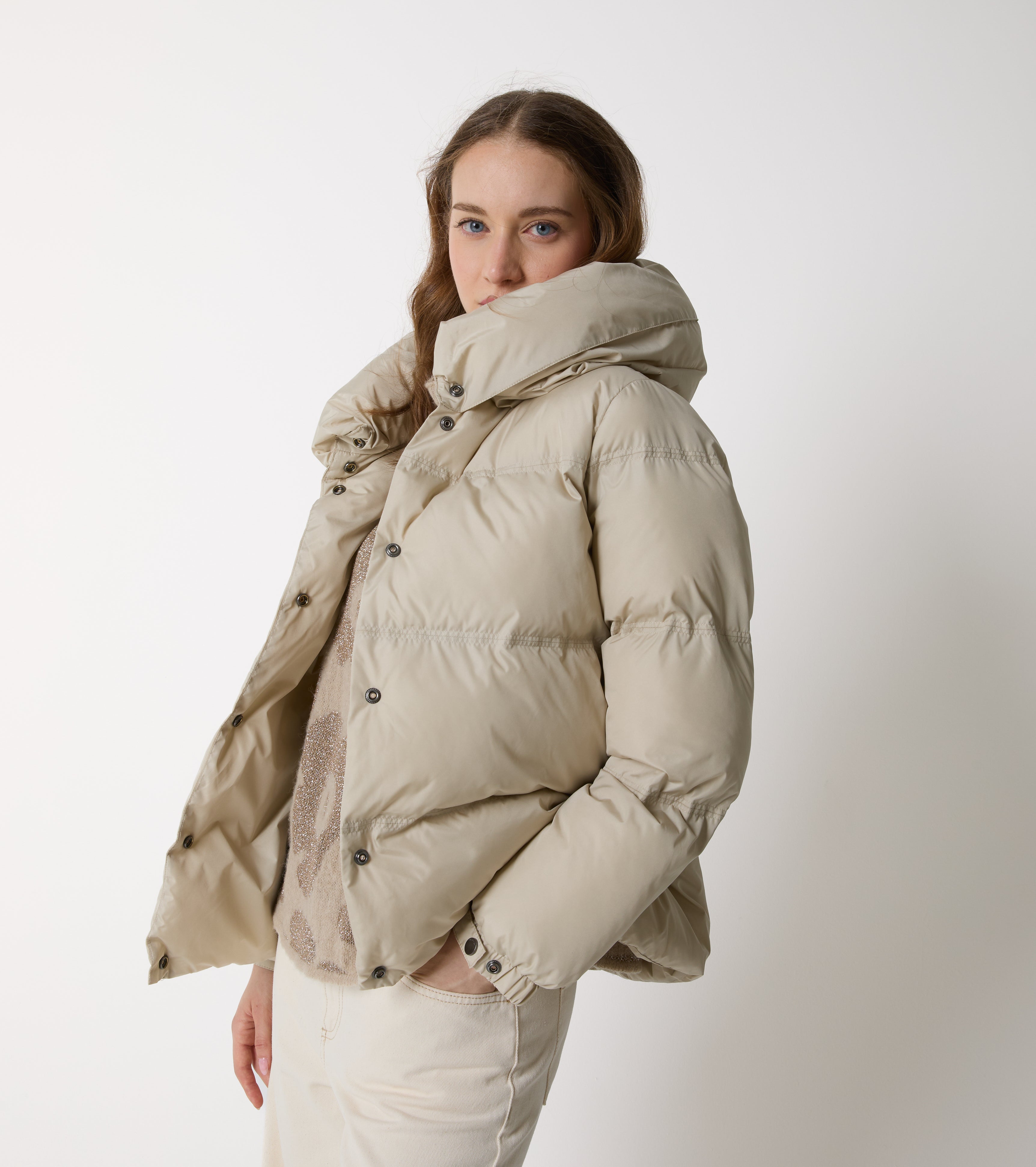 Short nylon down jacket with hood