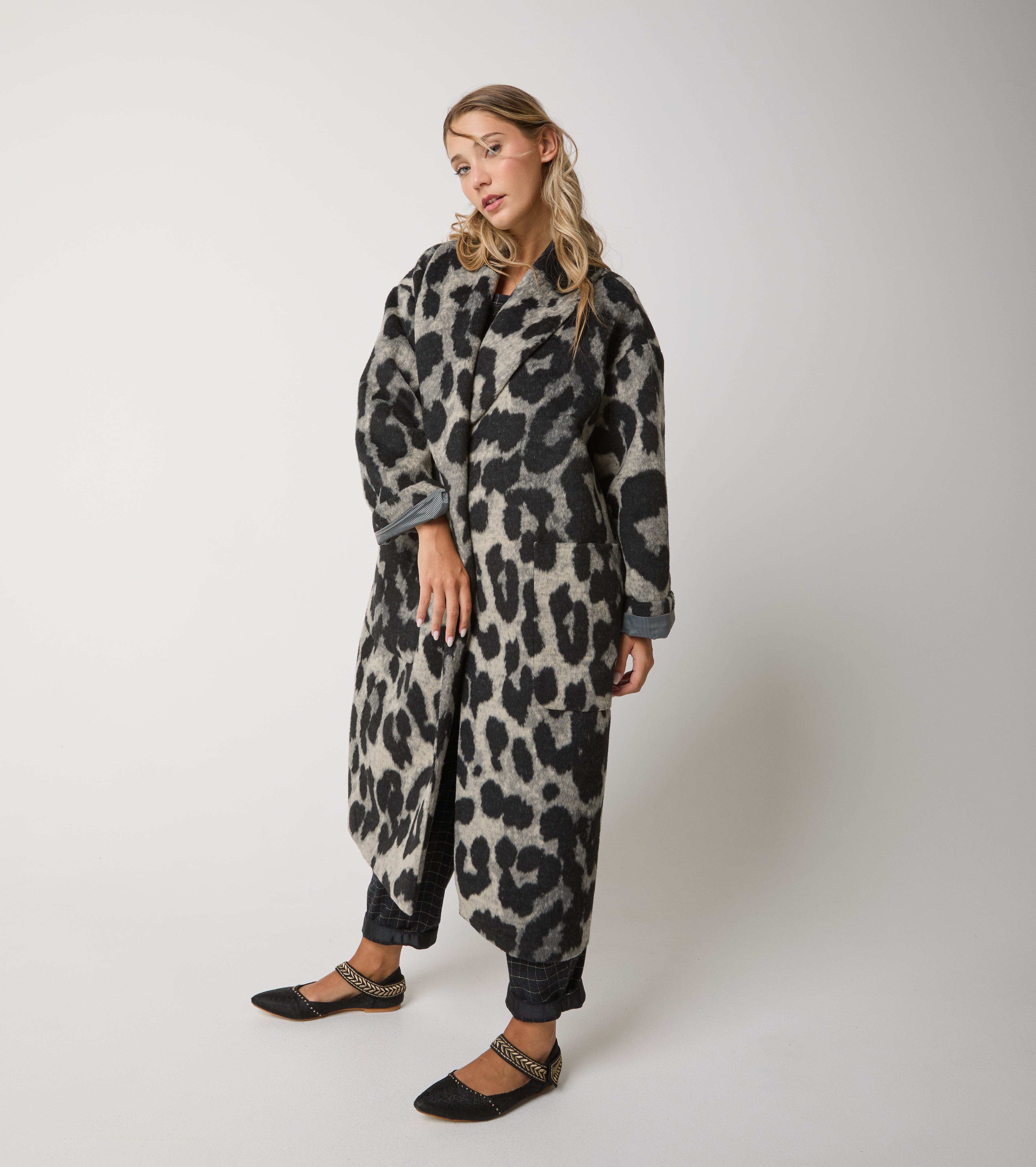 Cappotto in lana e cotone animalier con cintura