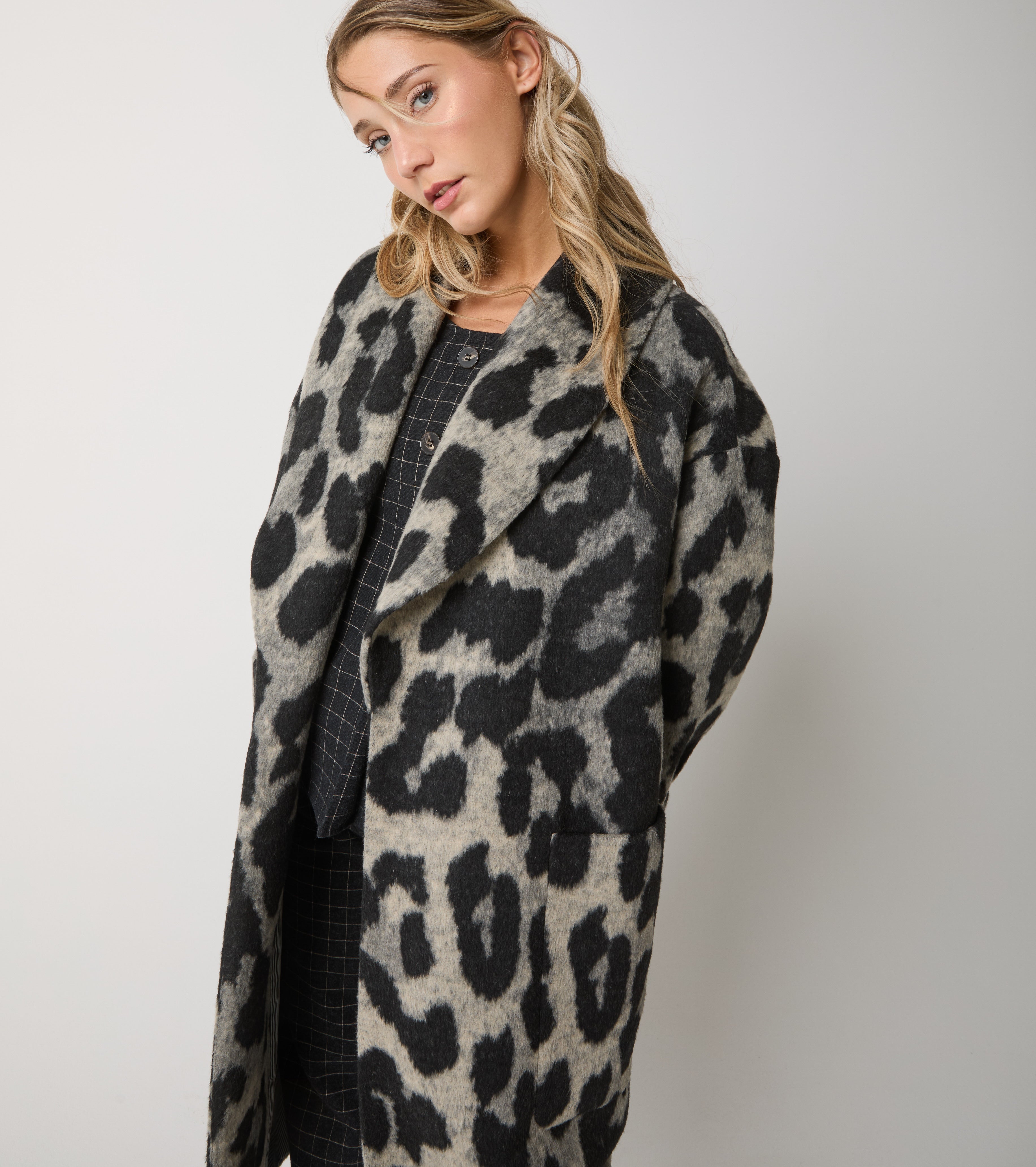 Cappotto in lana e cotone animalier con cintura