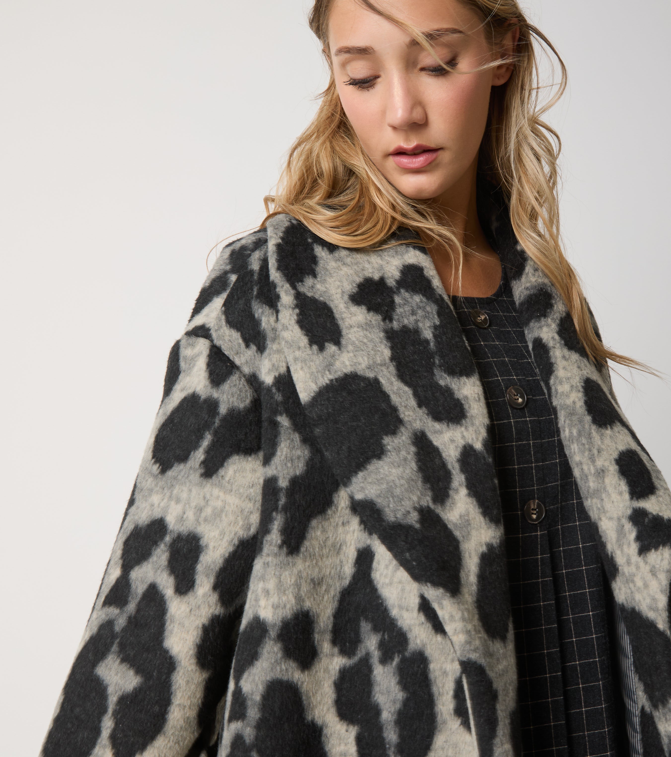Cappotto in lana e cotone animalier con cintura