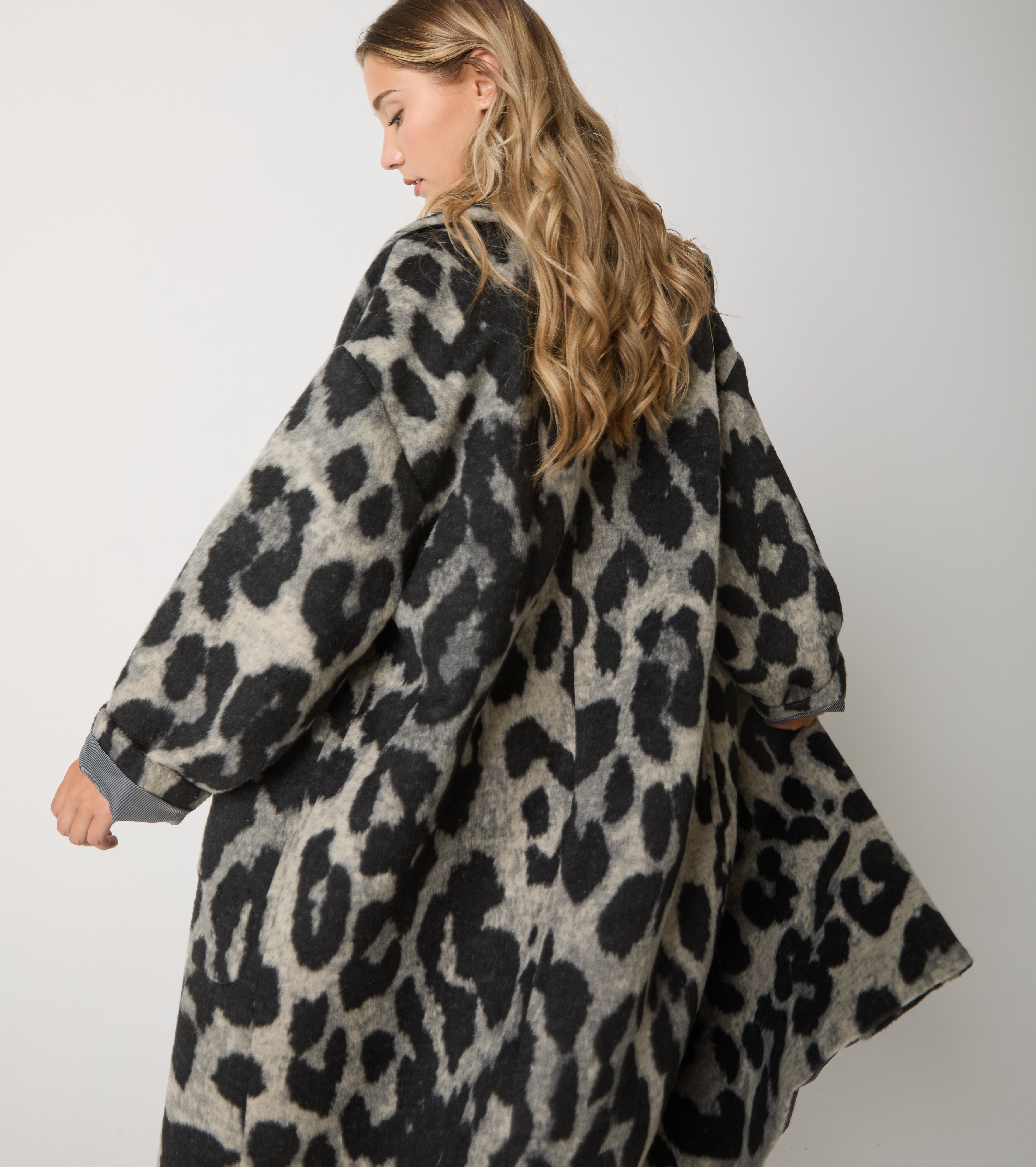 Cappotto in lana e cotone animalier con cintura