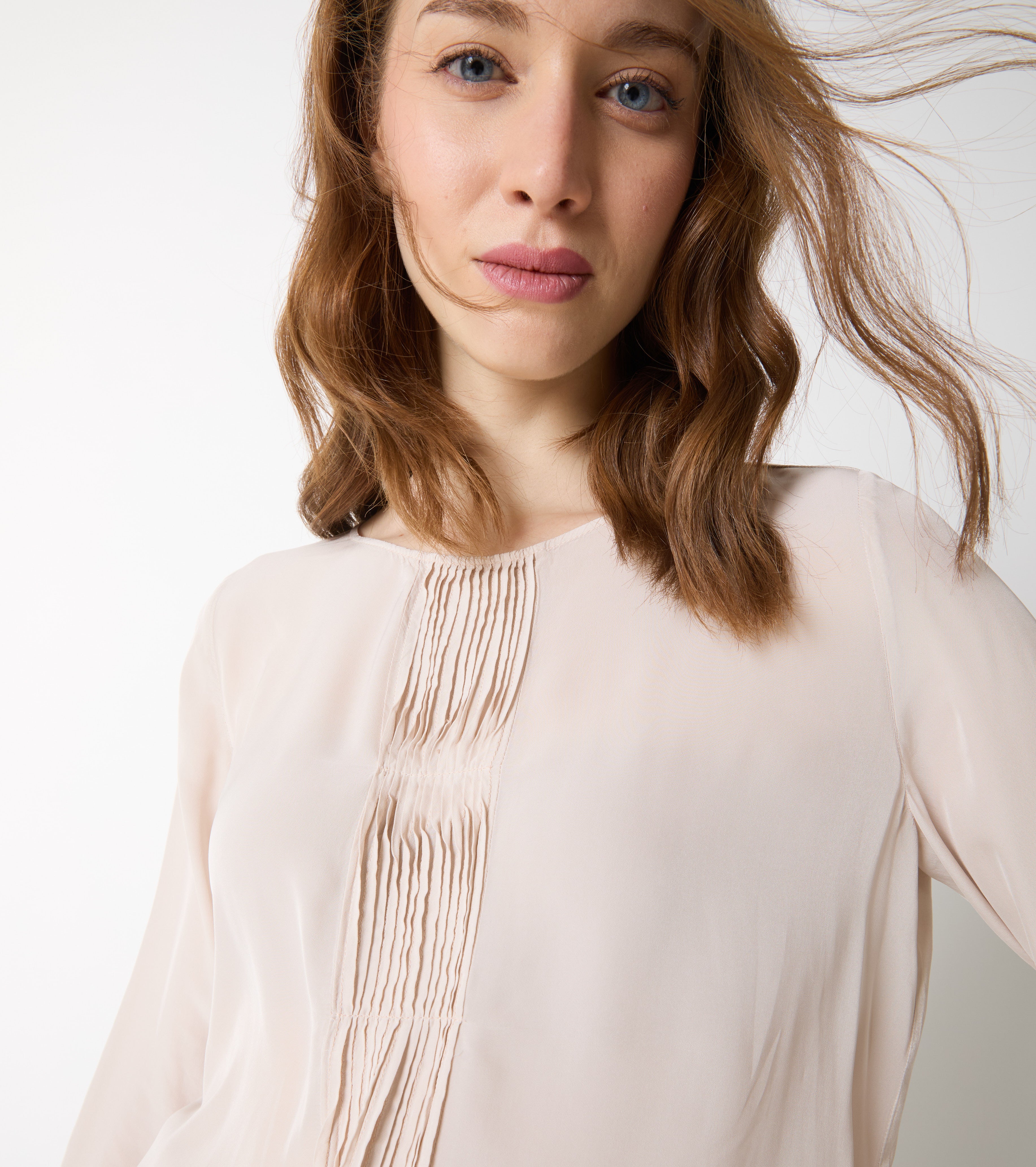 Blusa in raso con pieghe