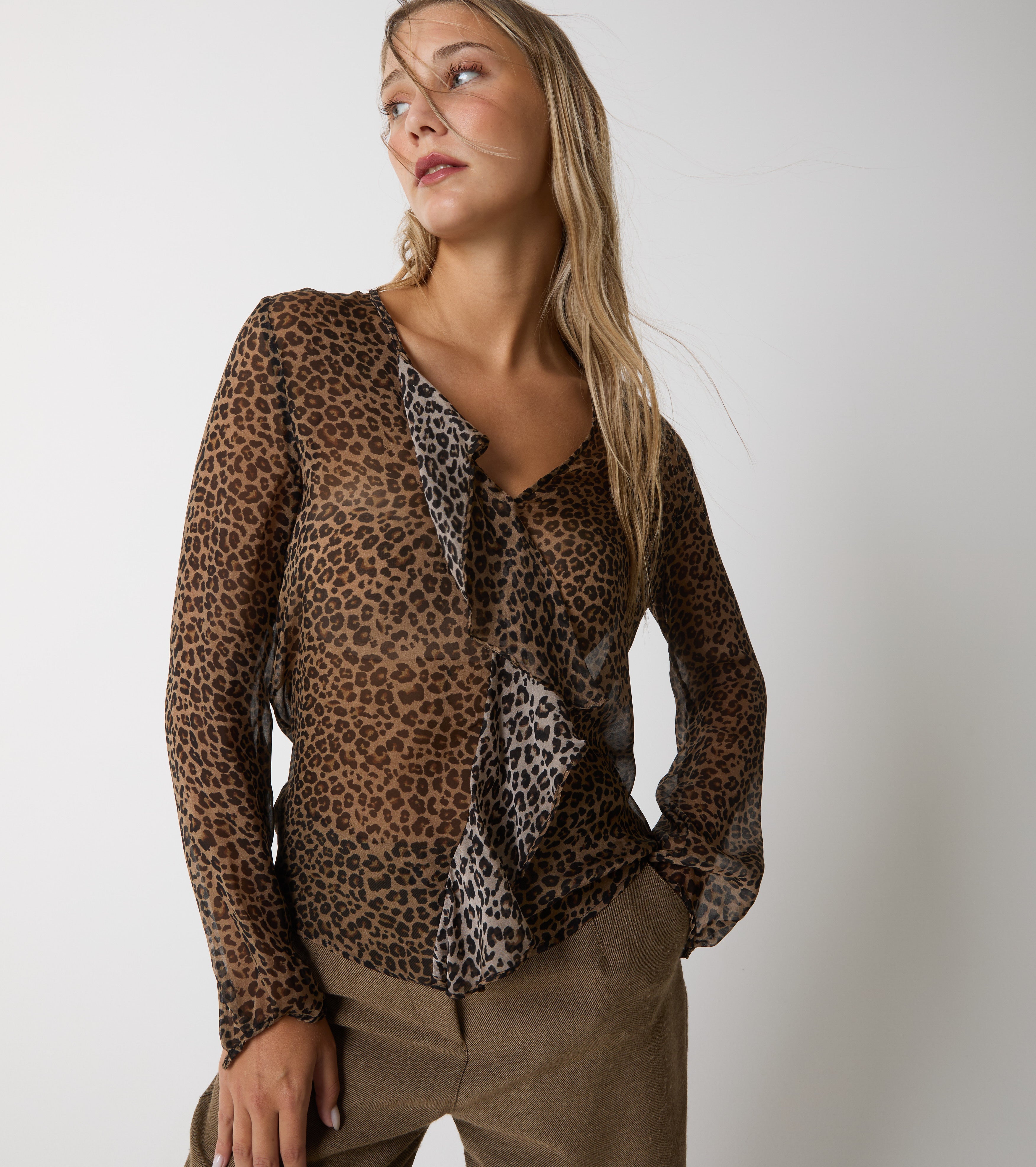 Blusa in seta stampata con rouches