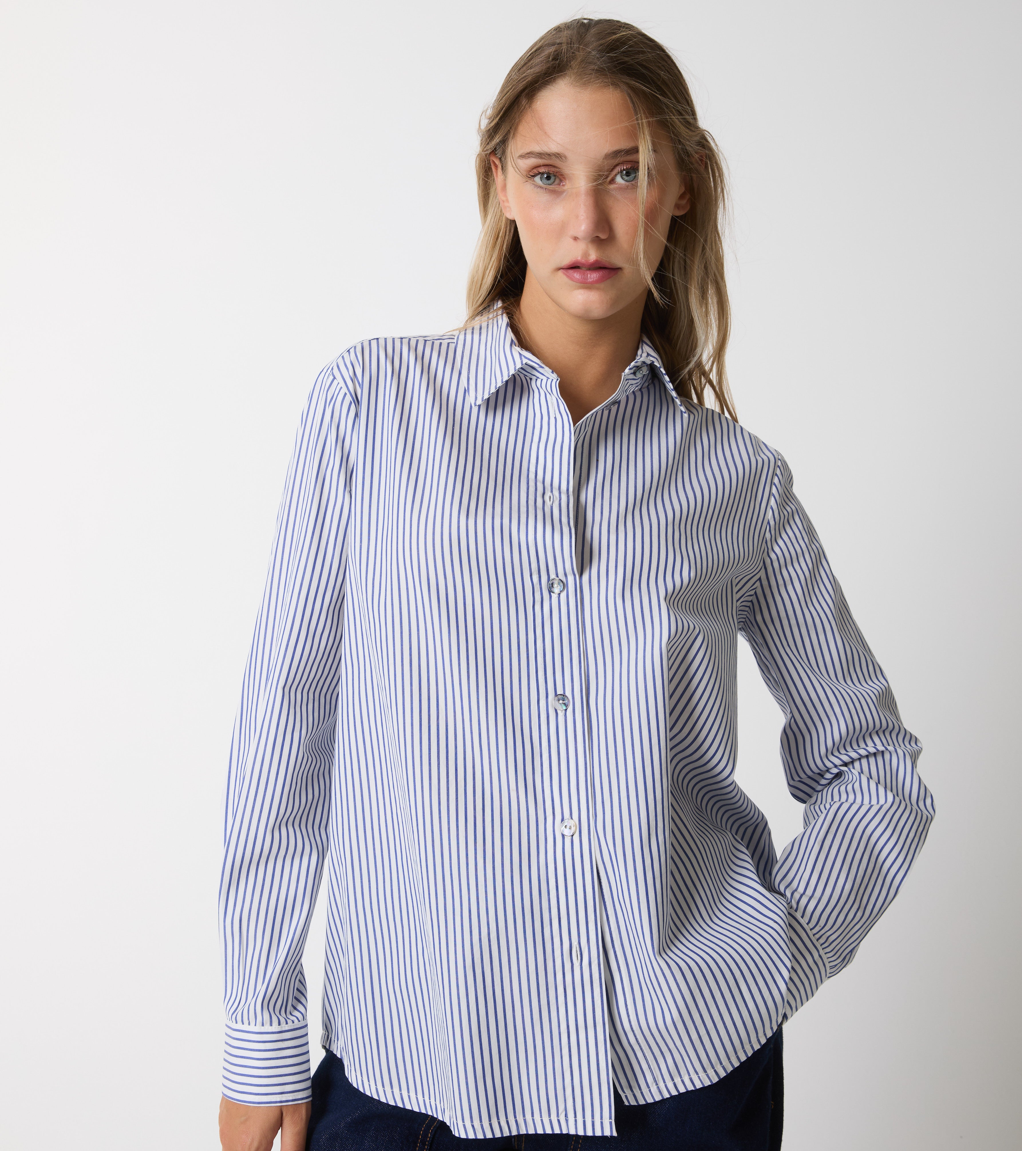 Camicia in cotone a righe con maniche lunghe