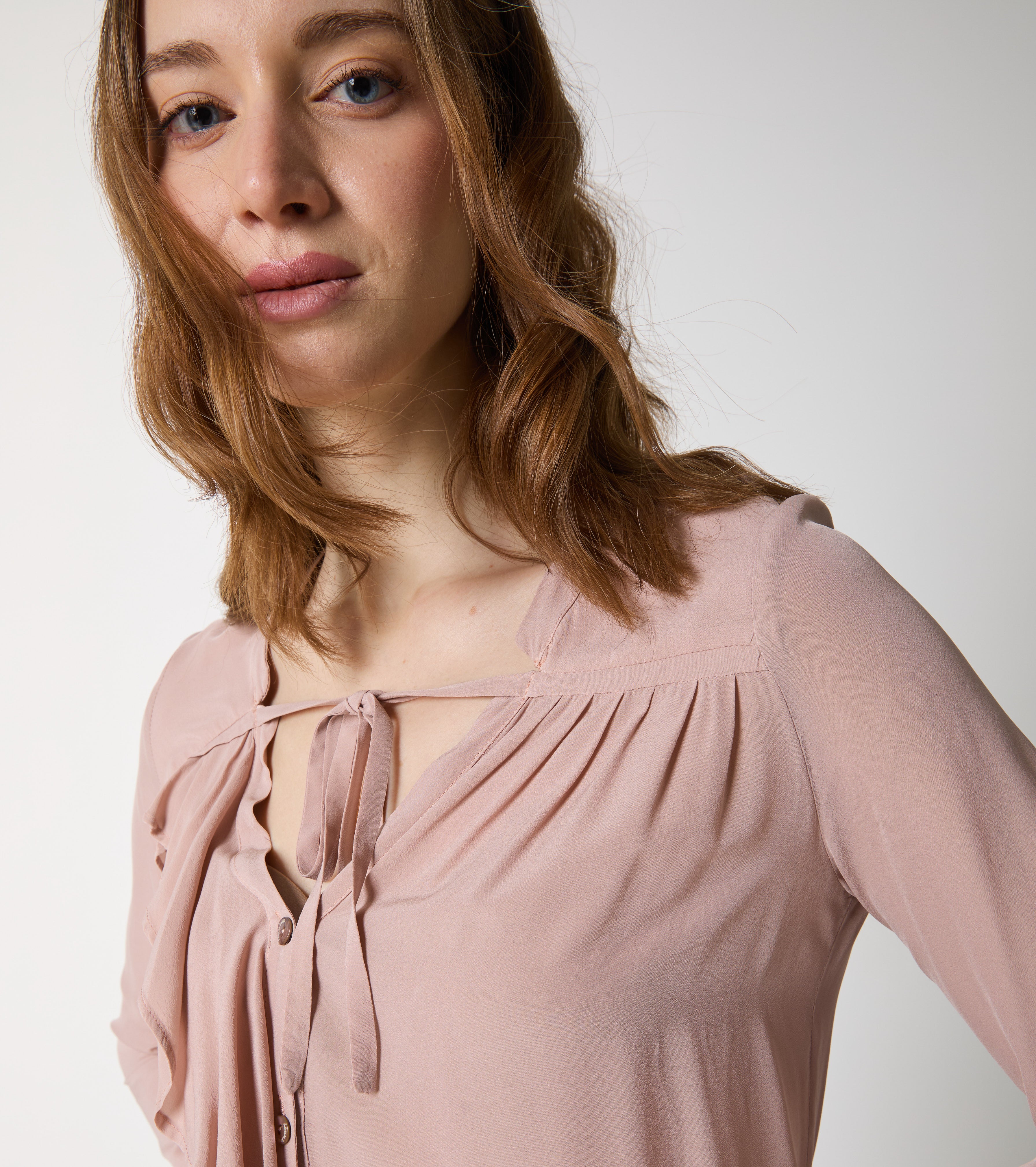 Camicia con scollo a V e rouches