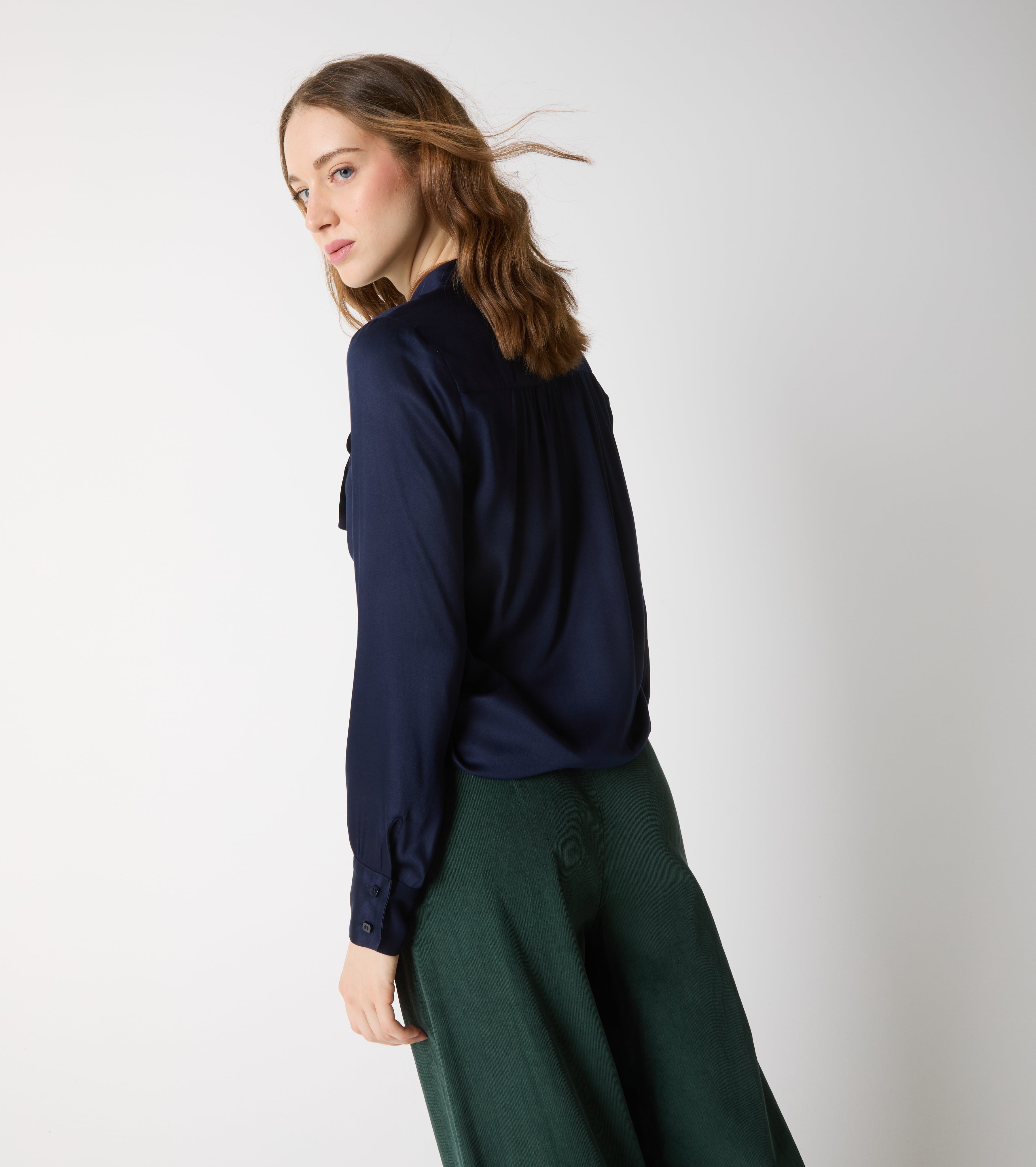 Blusa in raso con foulard