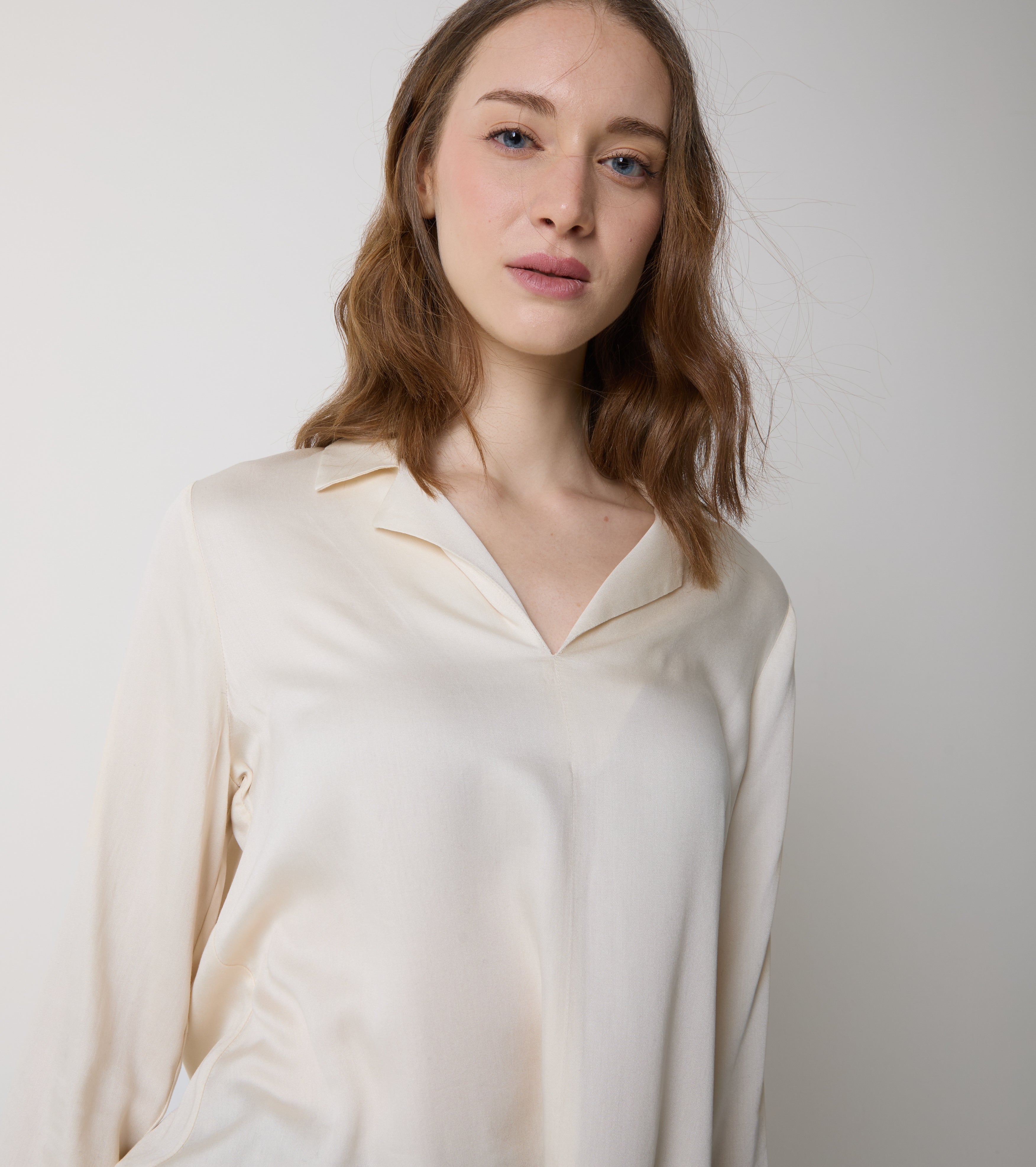 Blusa in raso con revers