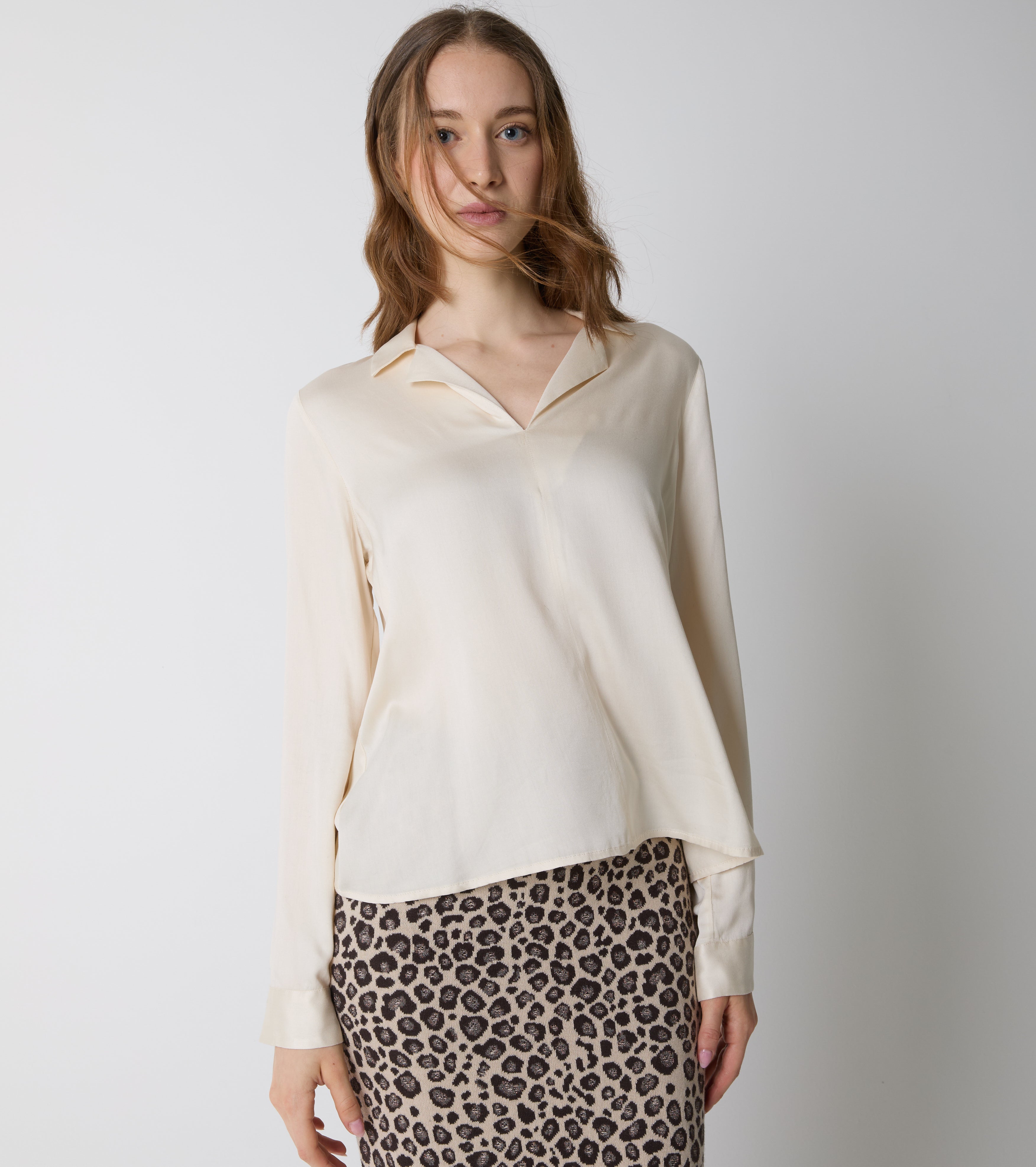 Blusa in raso con revers