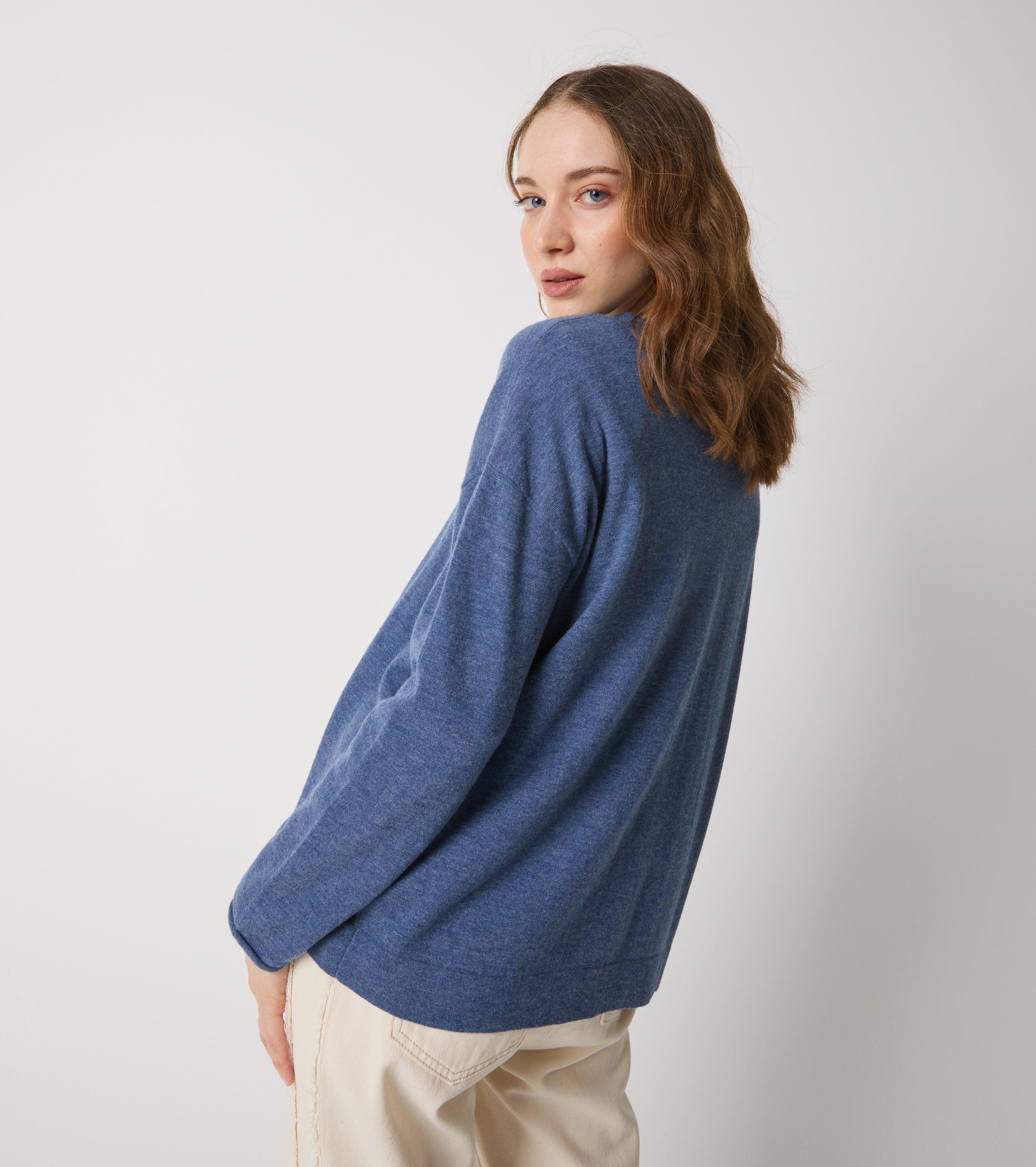 Cardigan in lana con tasca e bottoni