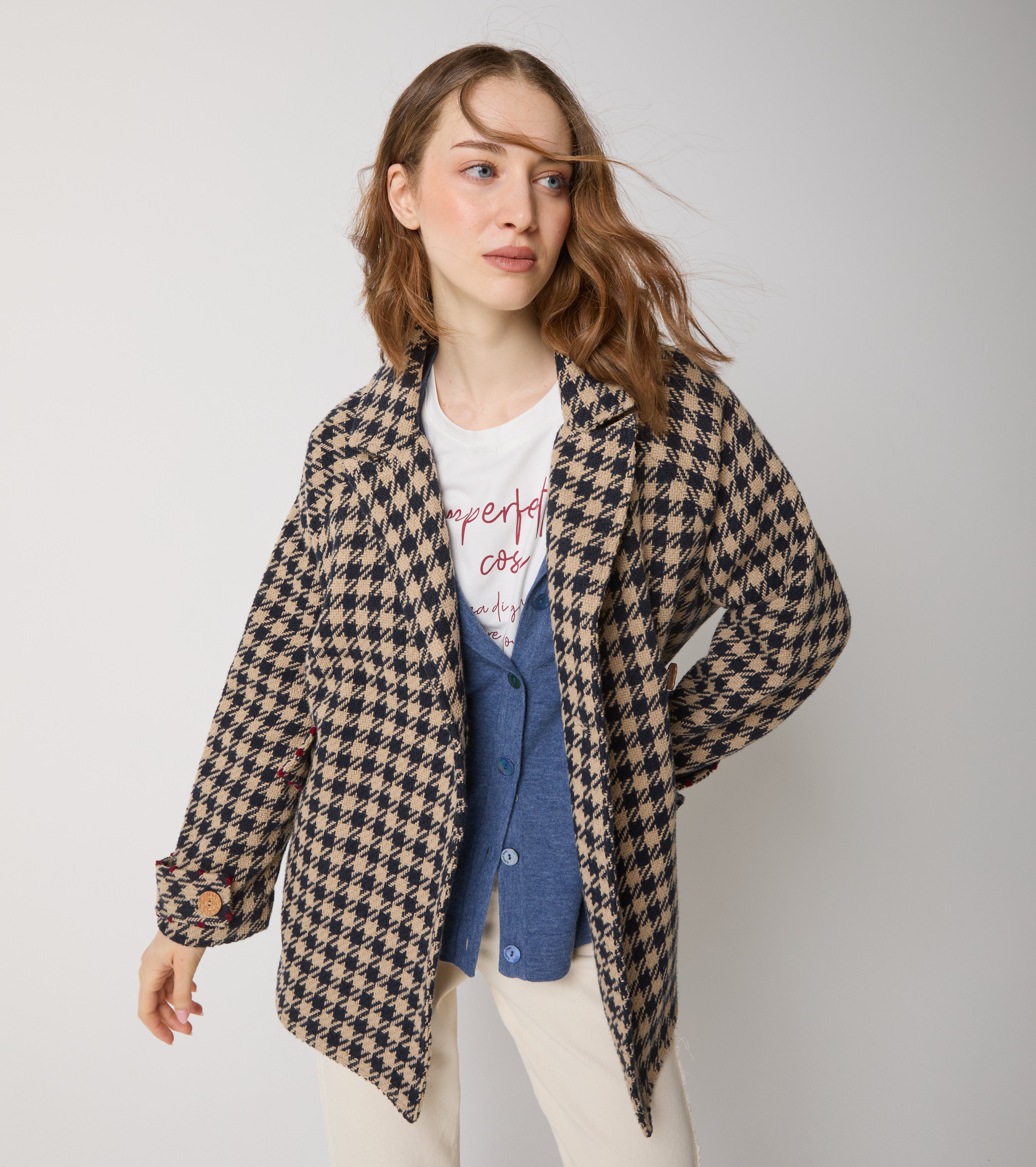 Cardigan in lana con tasca e bottoni