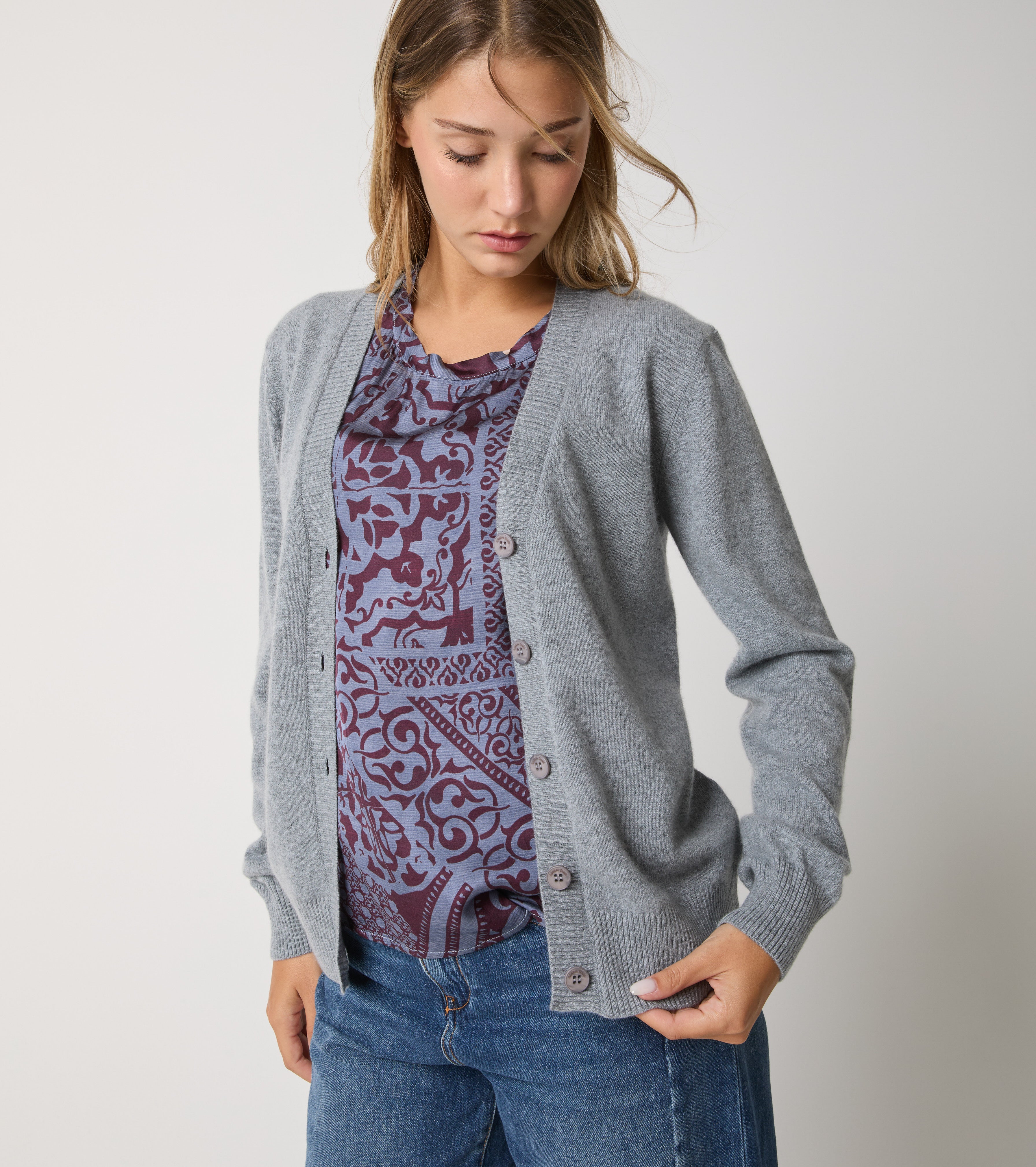 Cardigan in cashmere con bottoni