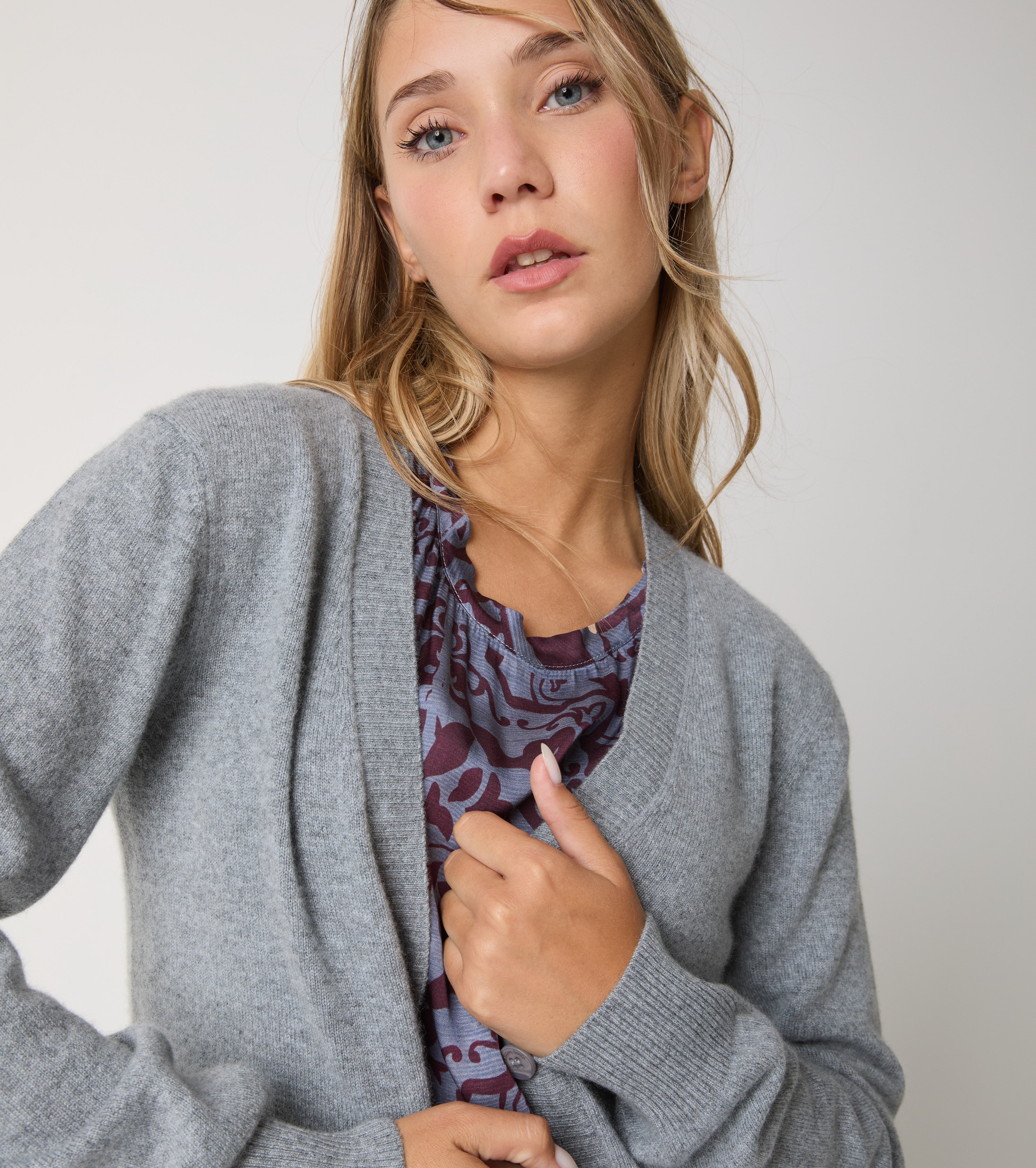 Cardigan in cashmere con bottoni