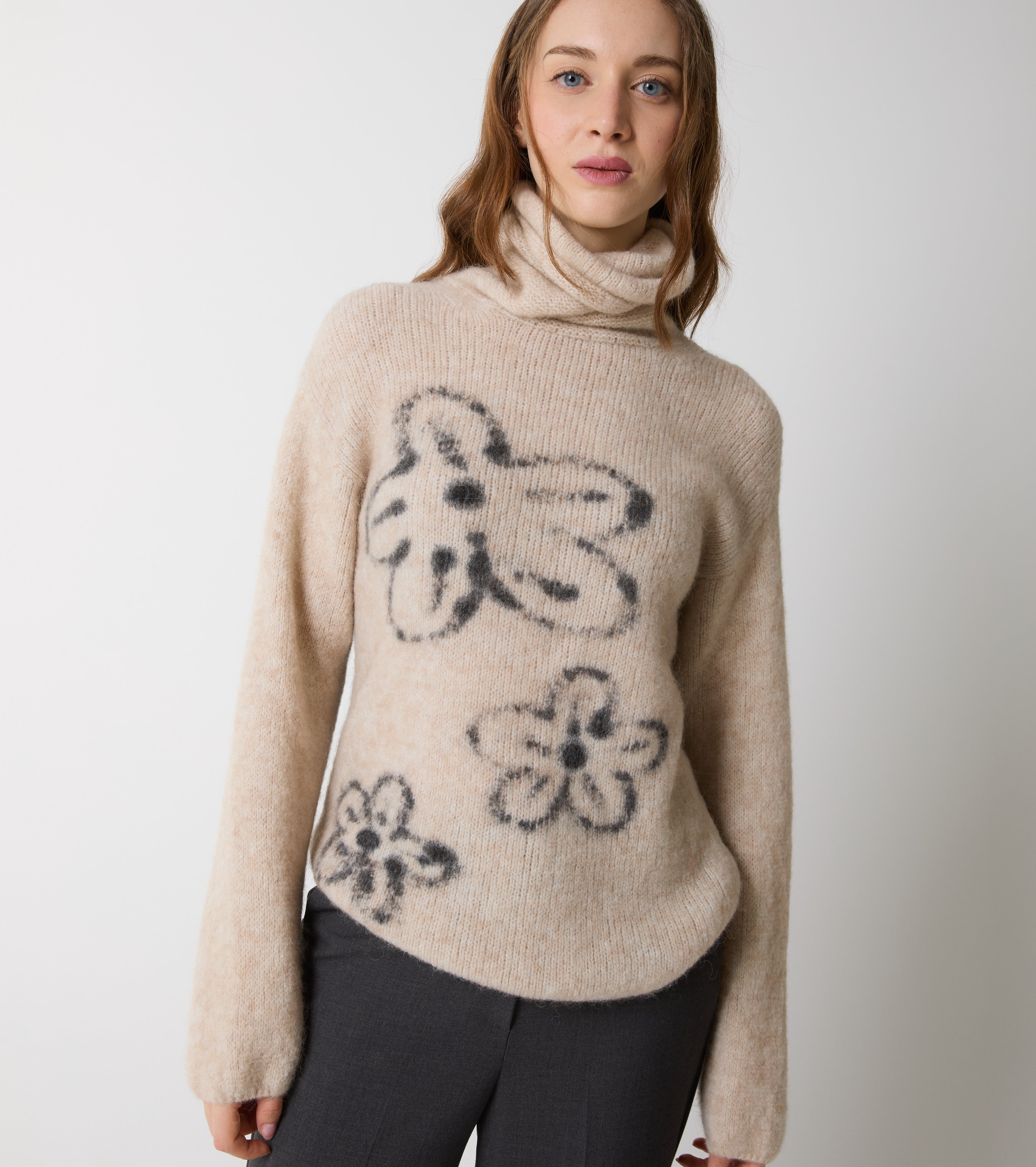 Maglia dolcevita in lana e alpaca con fiori