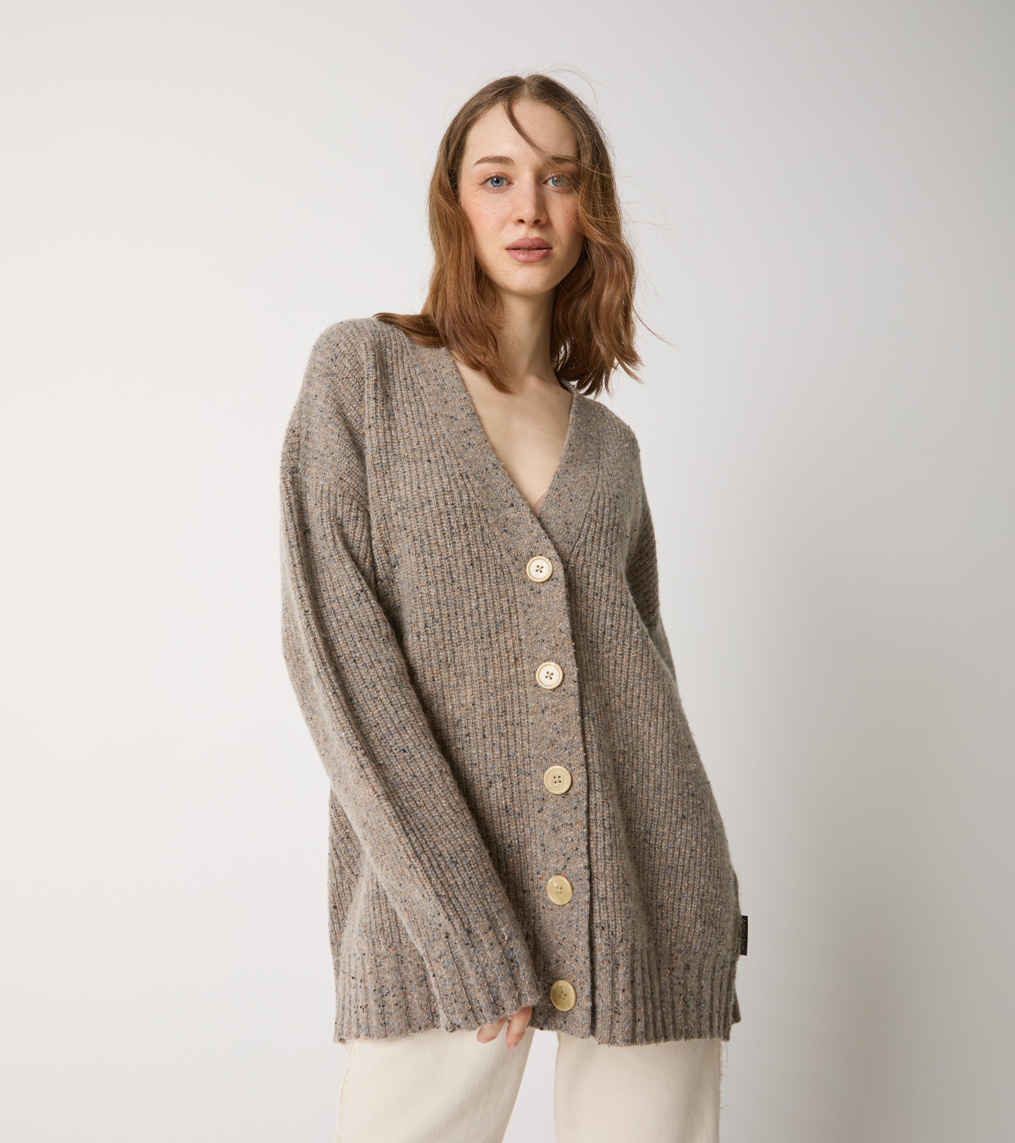 Cardigan in lana con scollo a V