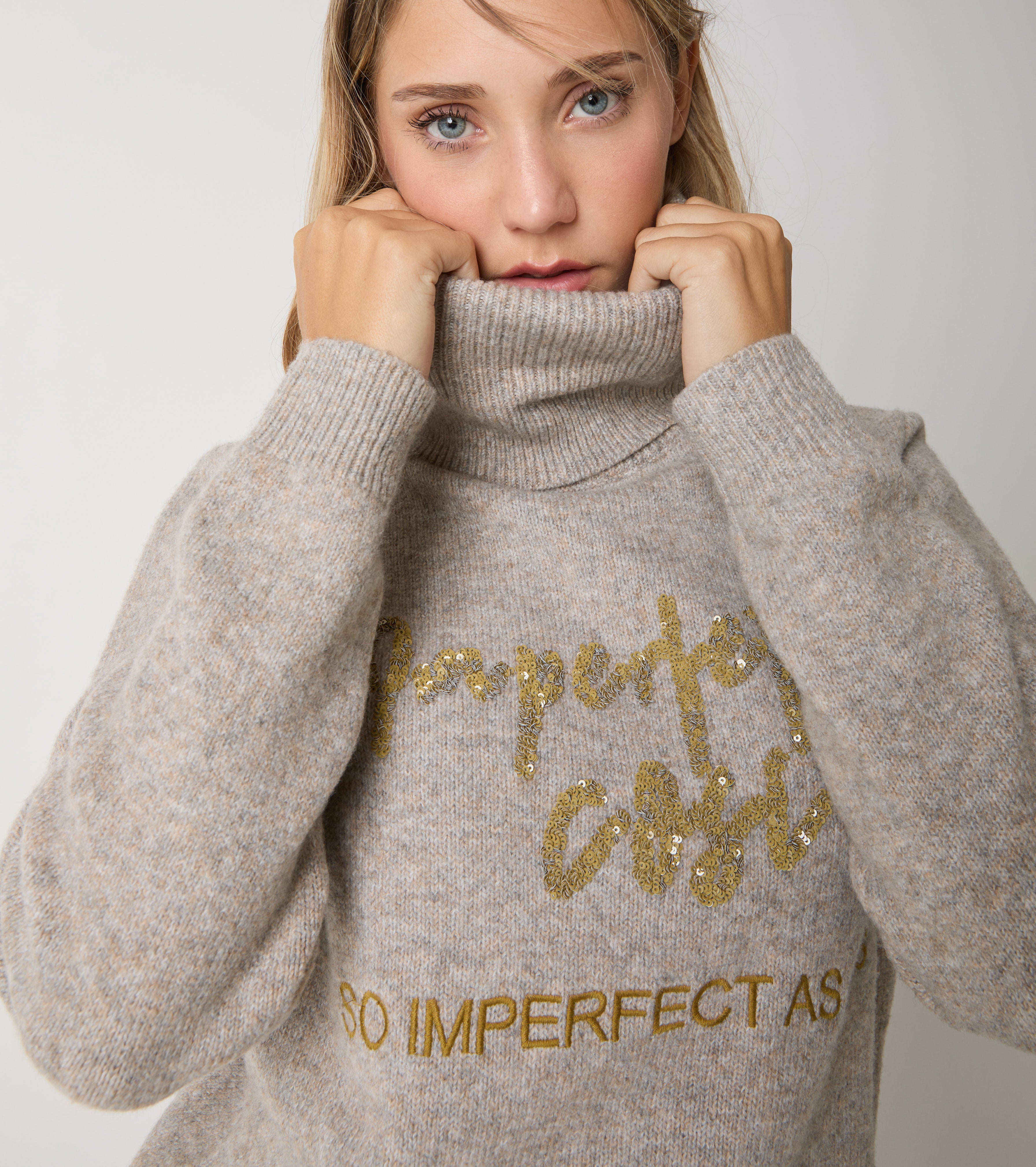 Dolcevita in lana con lettering