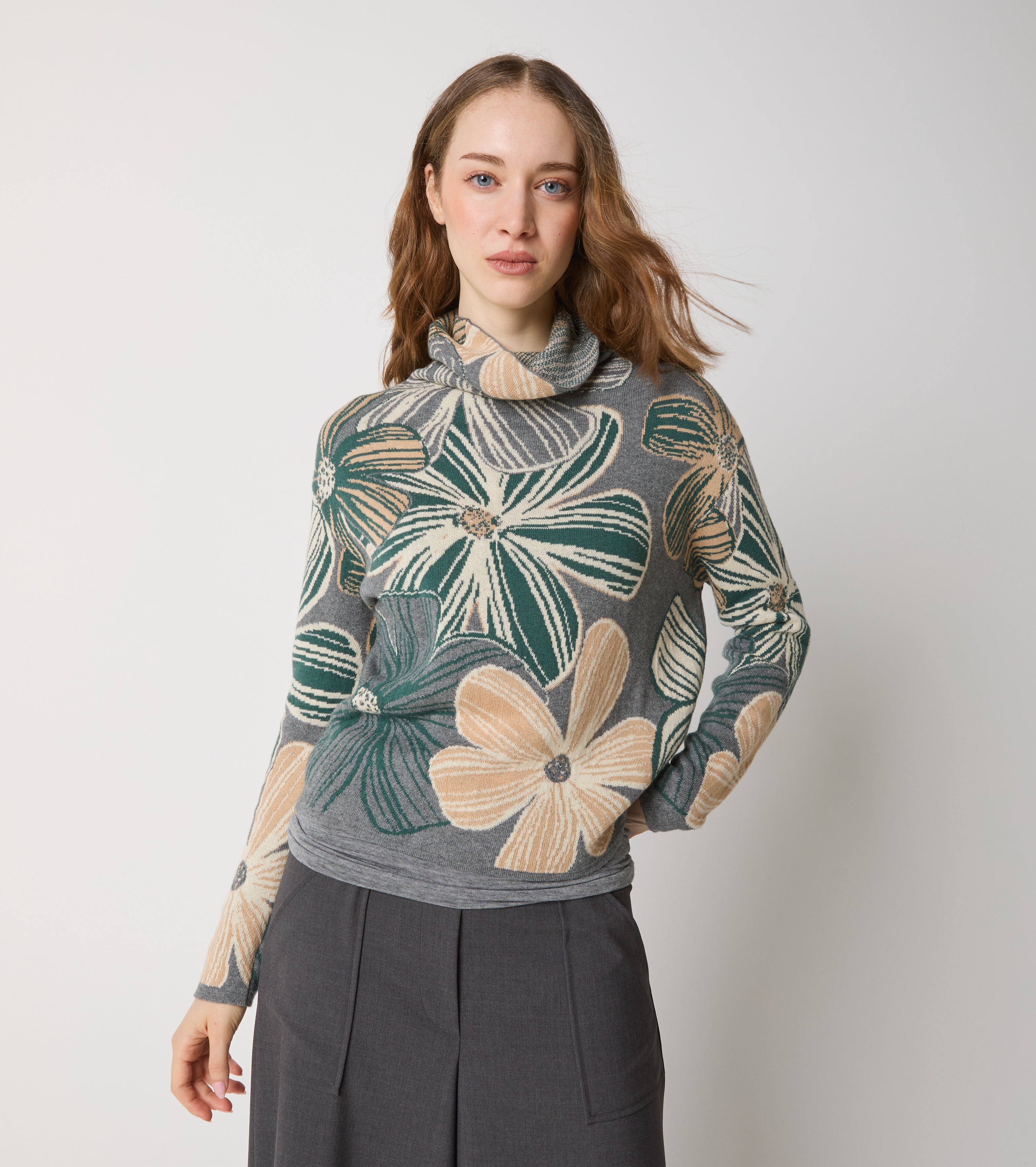 Maglia dolcevita in lana floreale