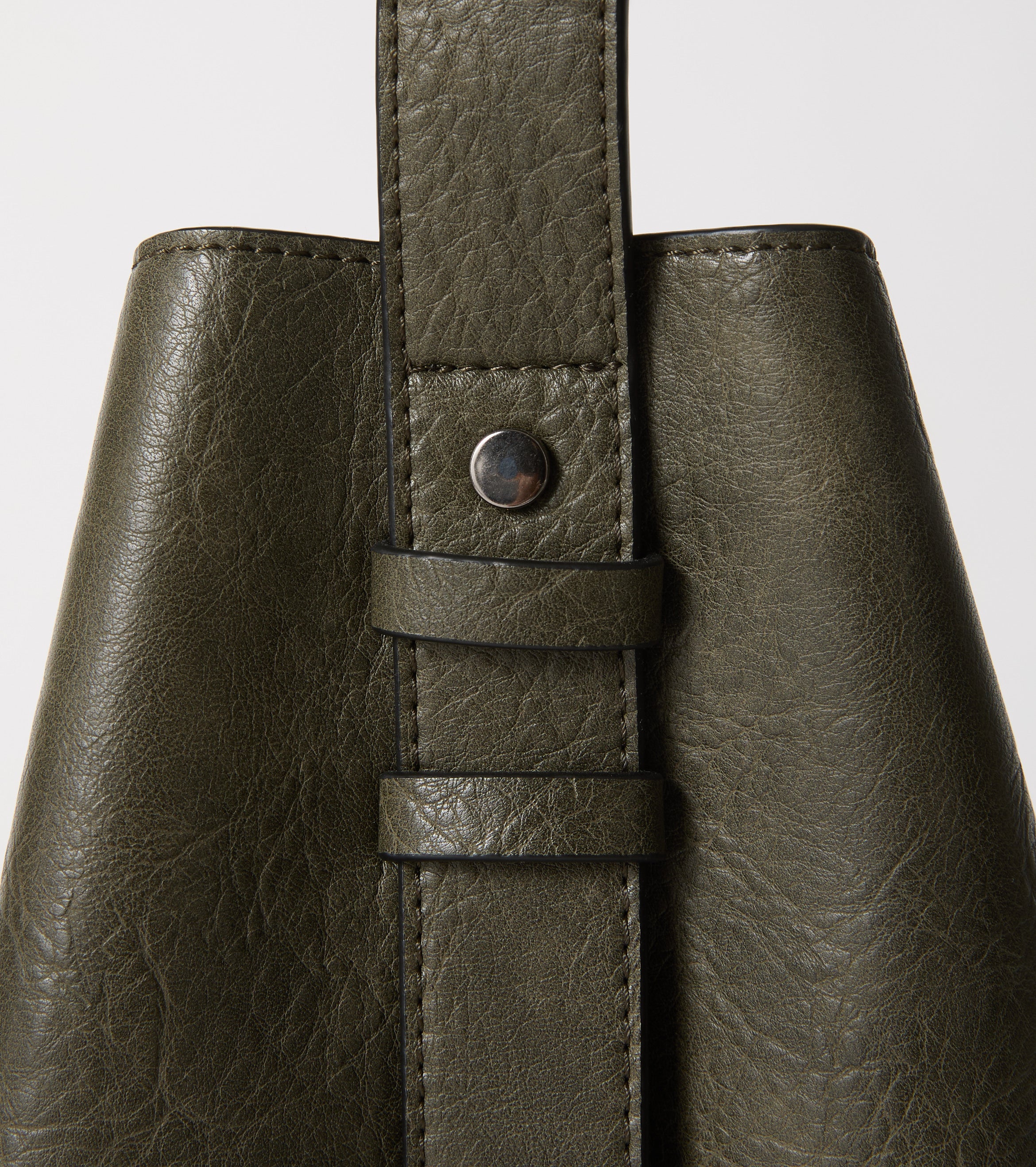 Borsa a secchiello con charm