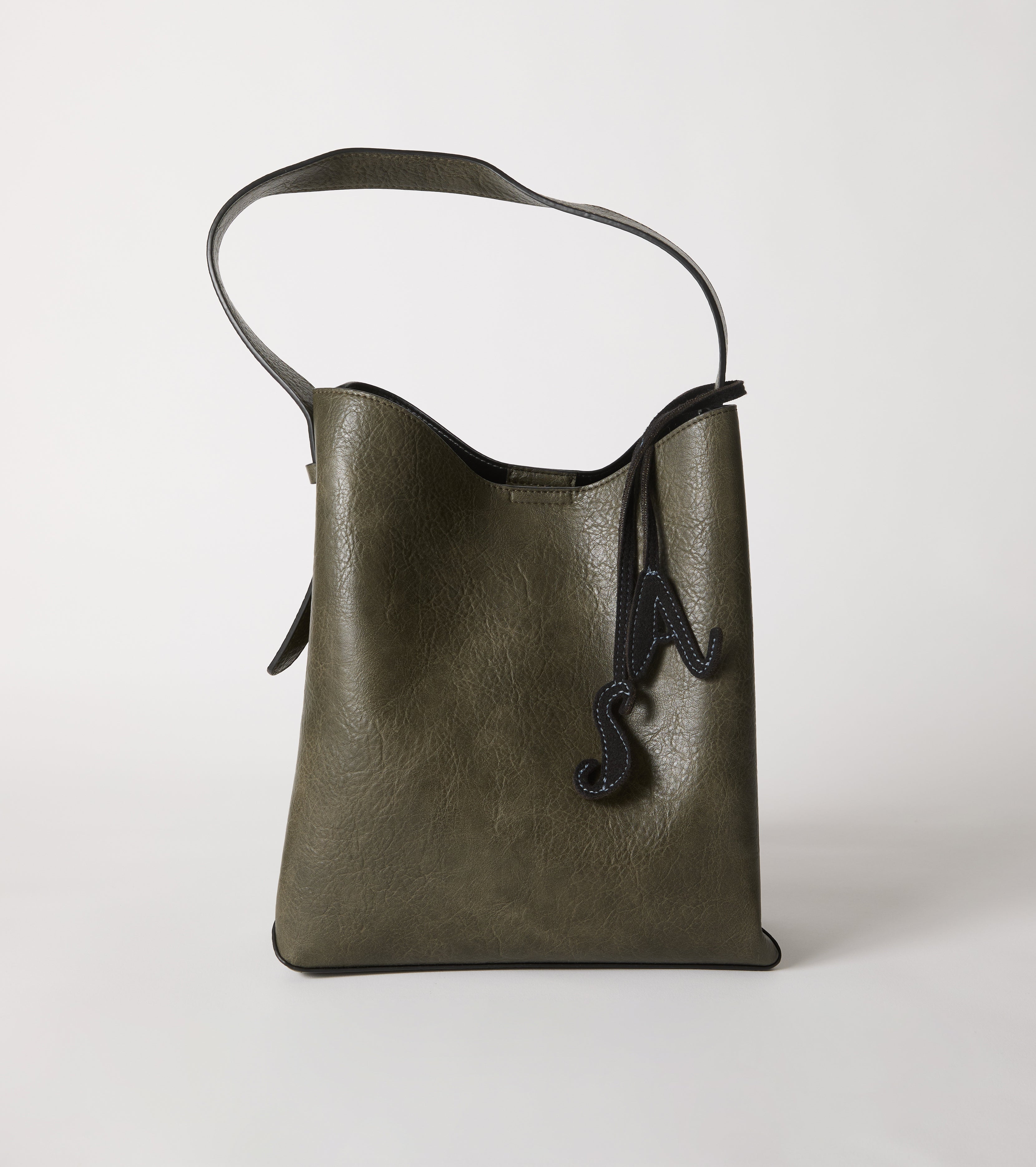 Borsa a secchiello con charm