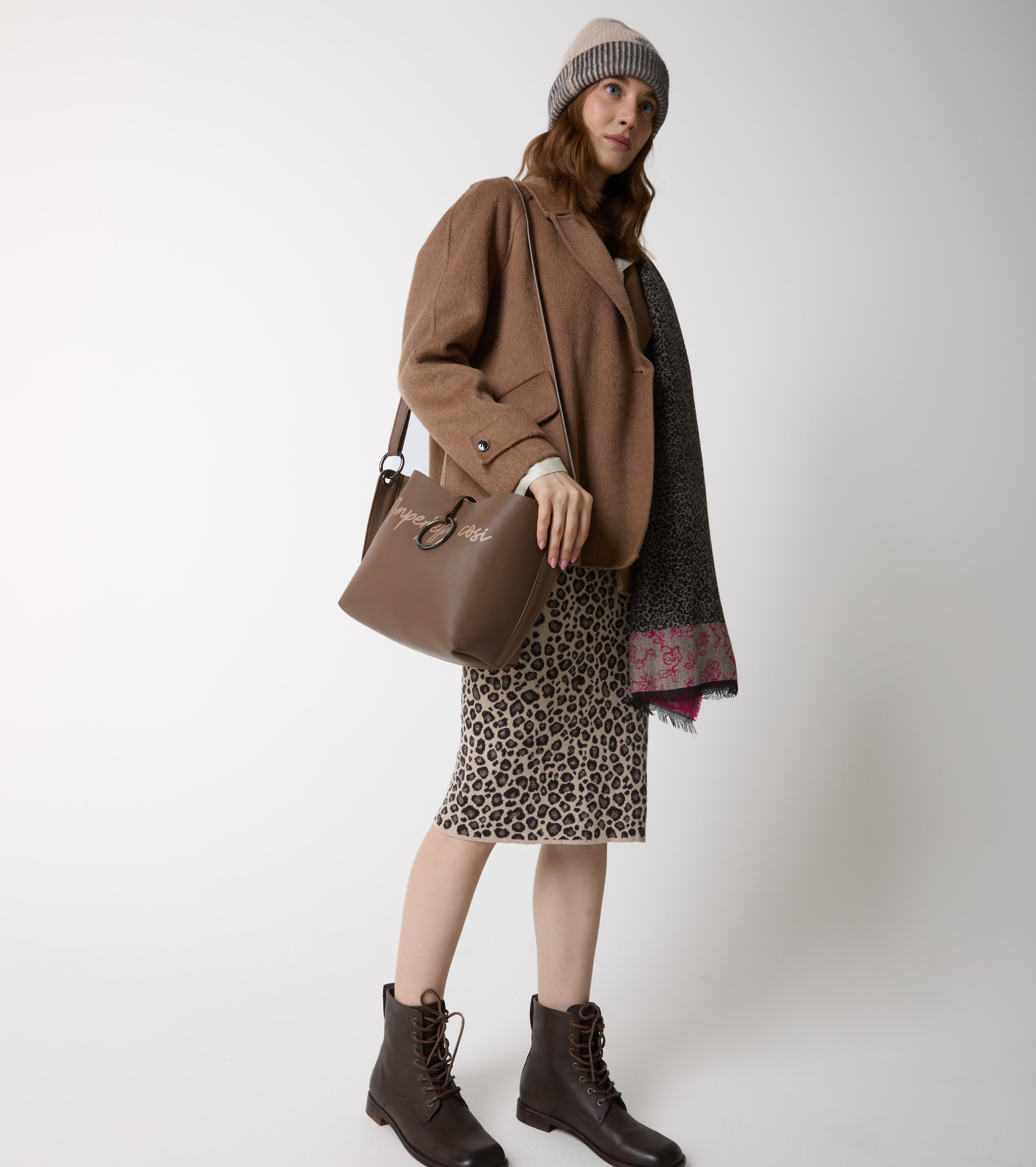 Borsa a spalla in pelle con lettering