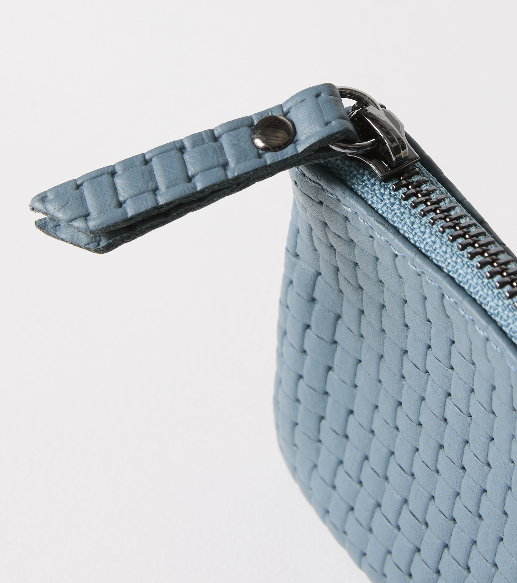 Portamonete in pelle intrecciata con zip