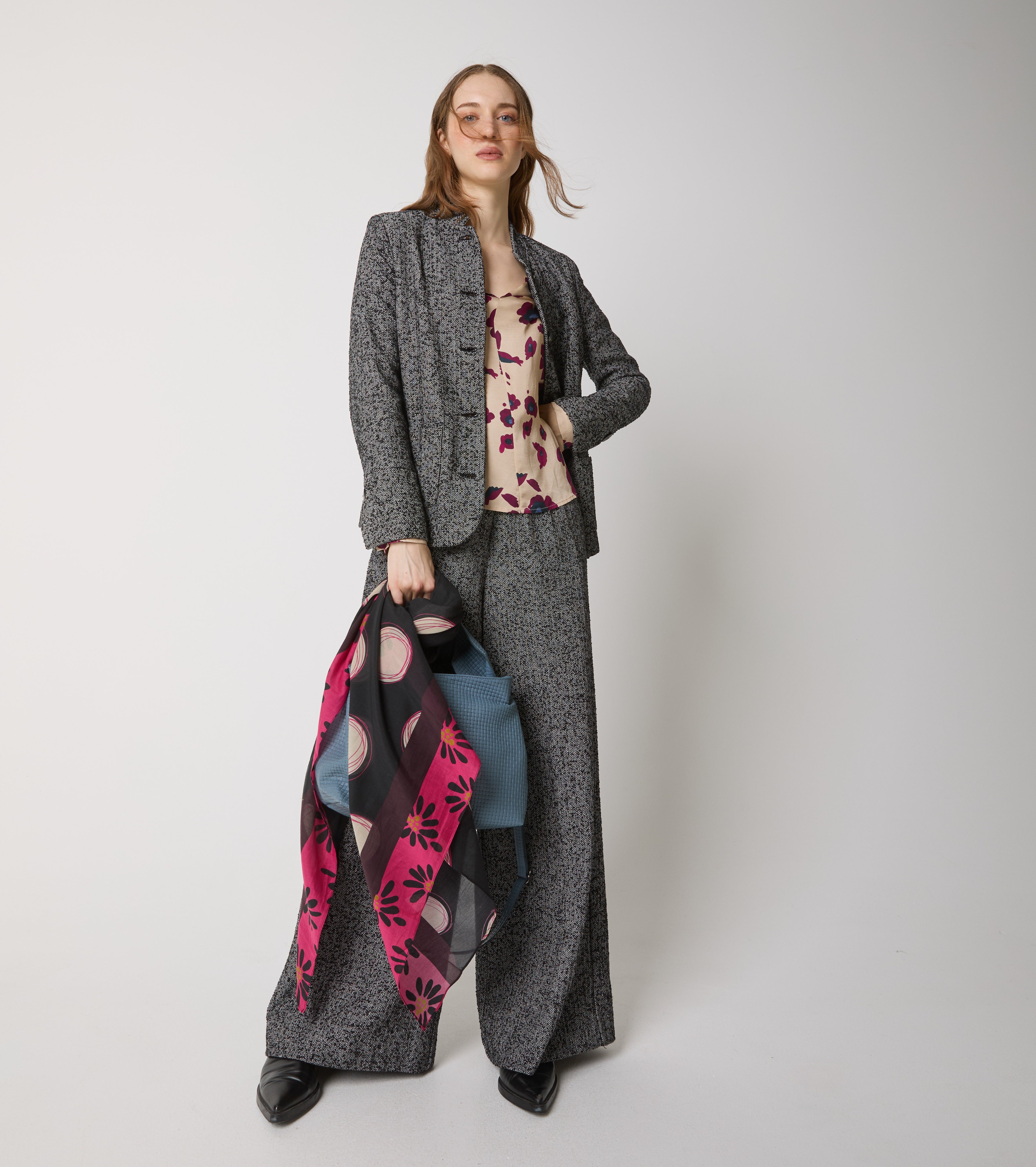 Tørklæde i bomuld og silke med blomster