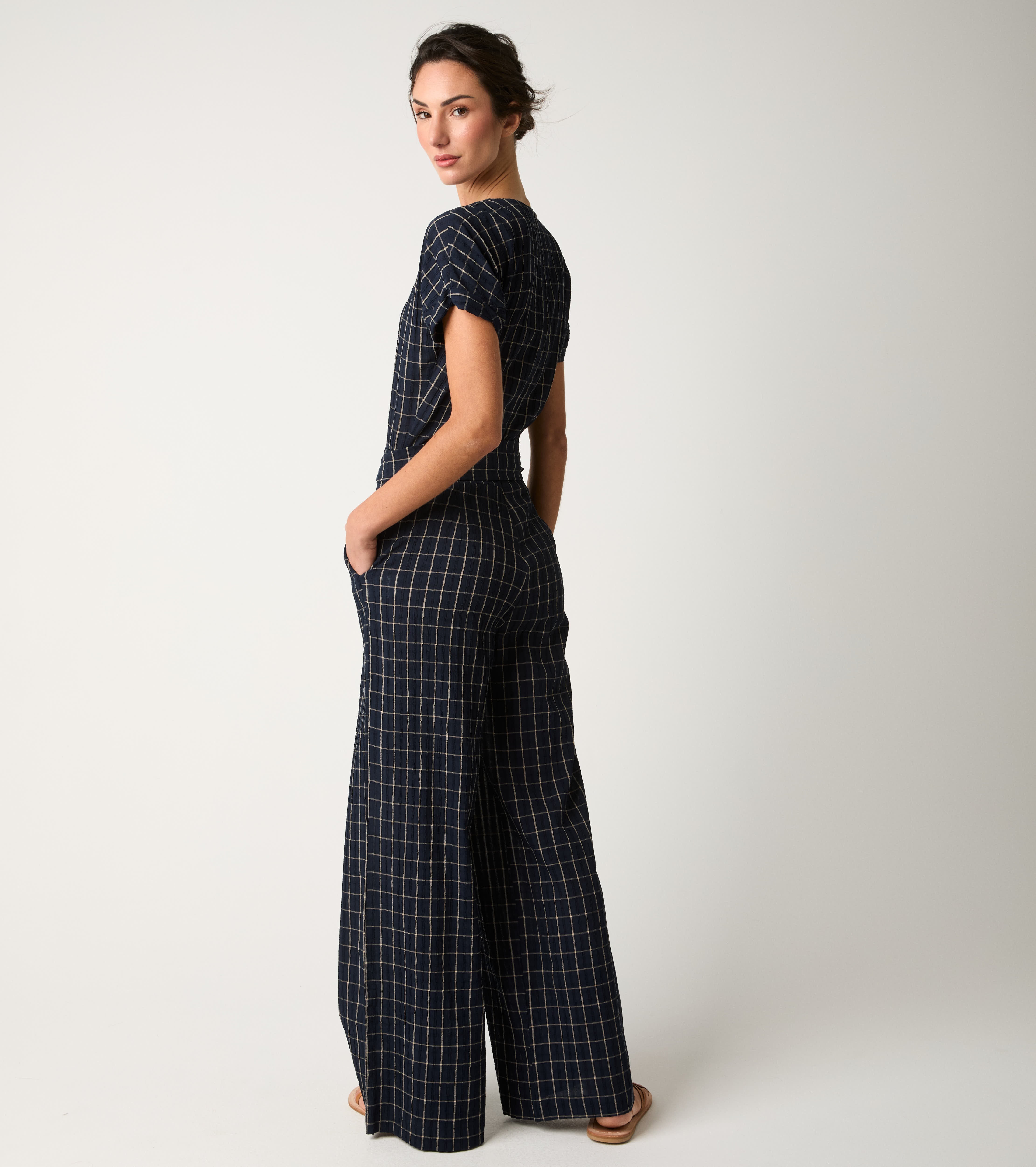 Tuta in cotone con motivo check e scollo a V blu