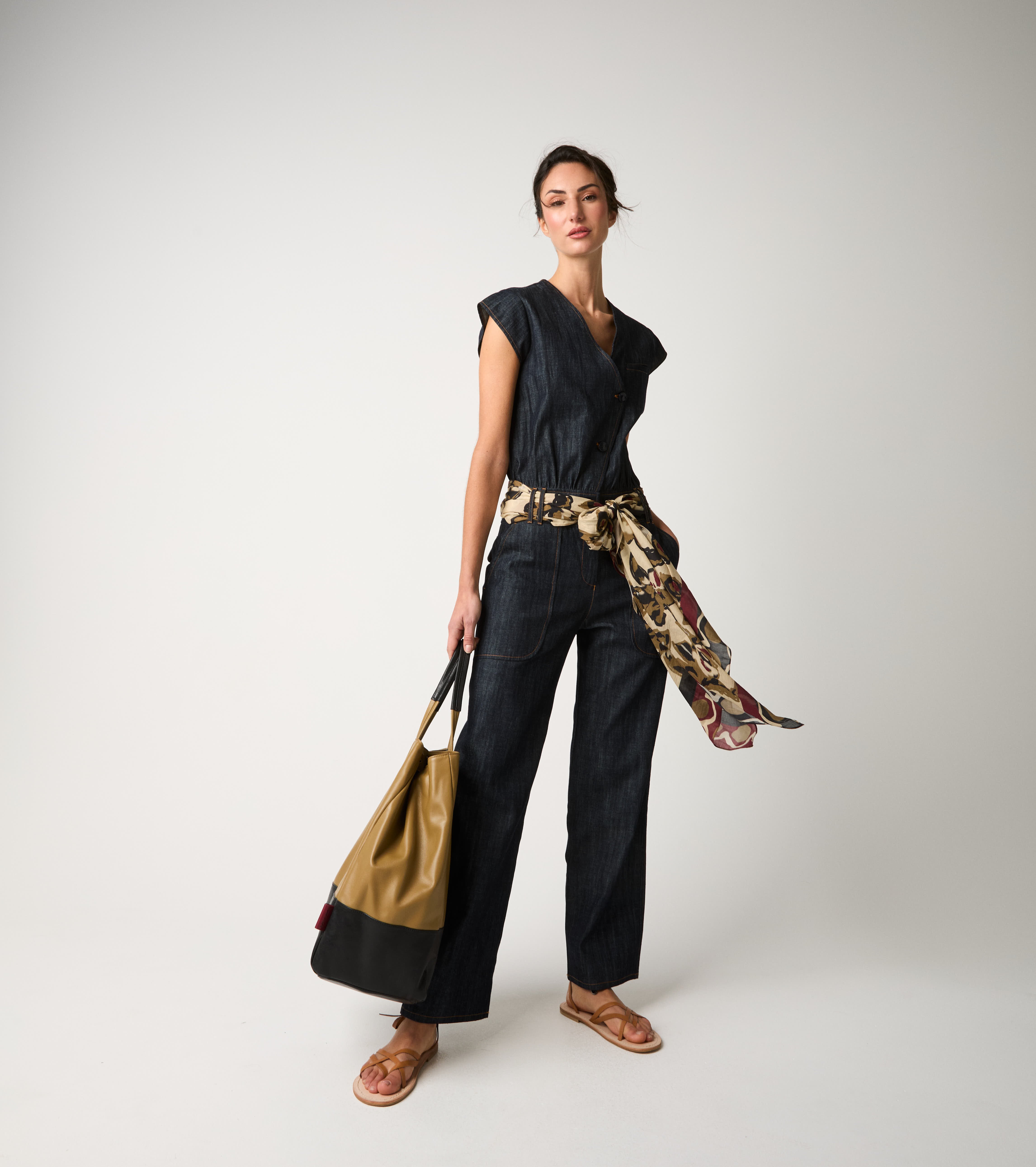 Tuta da donna in denim con bottoni unico