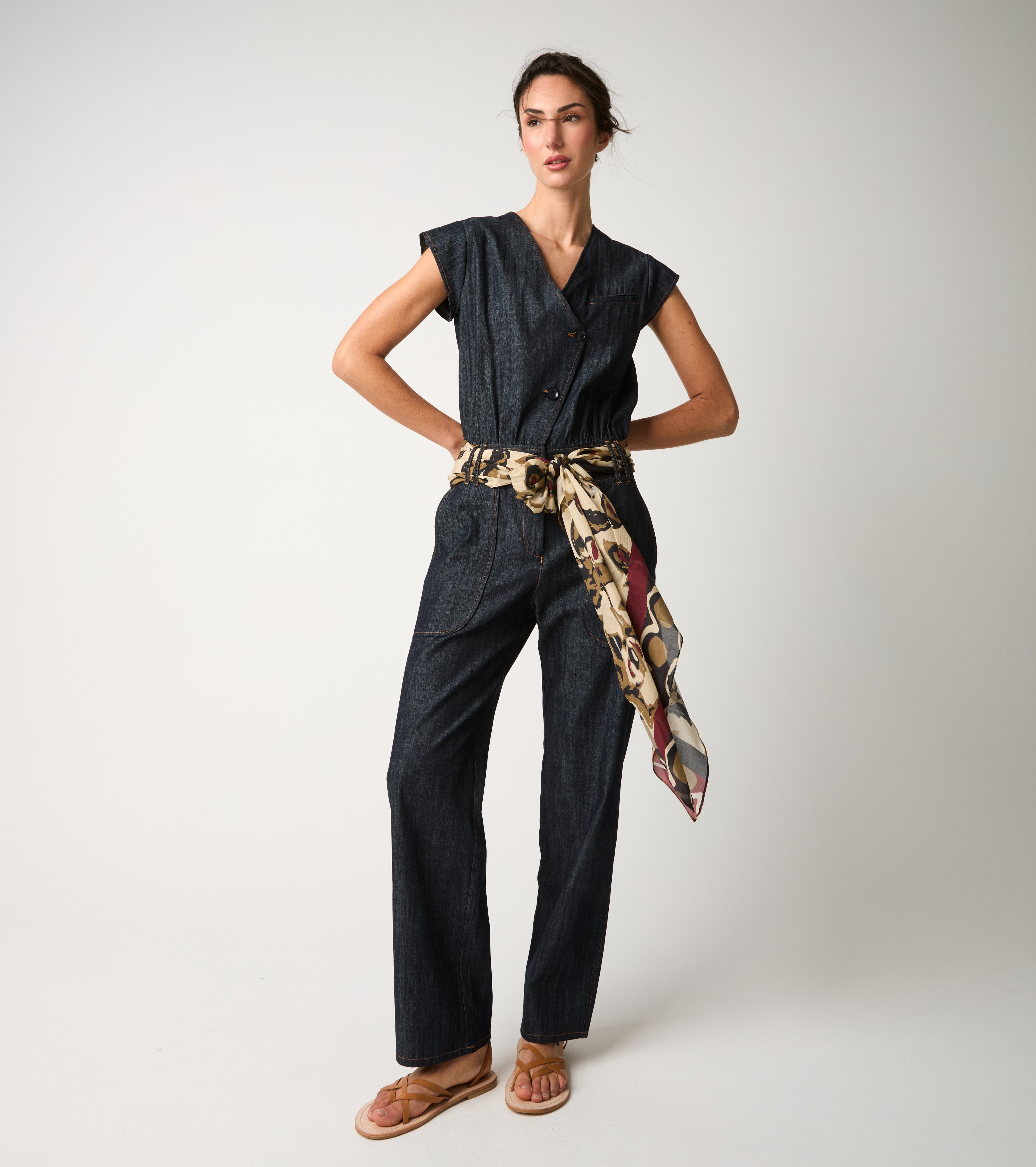 Tuta da donna in denim con bottoni unico