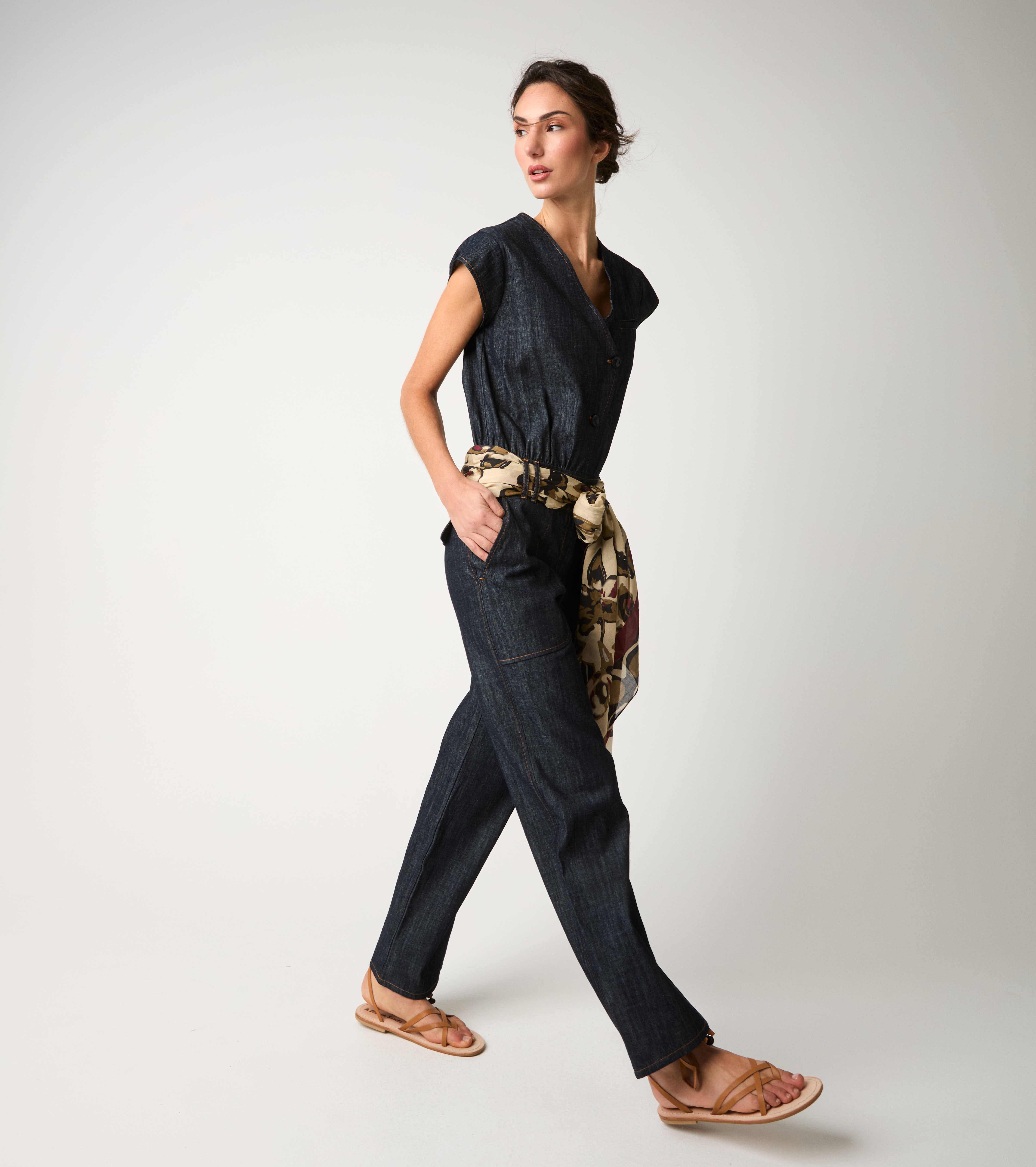 Tuta da donna in denim con bottoni unico