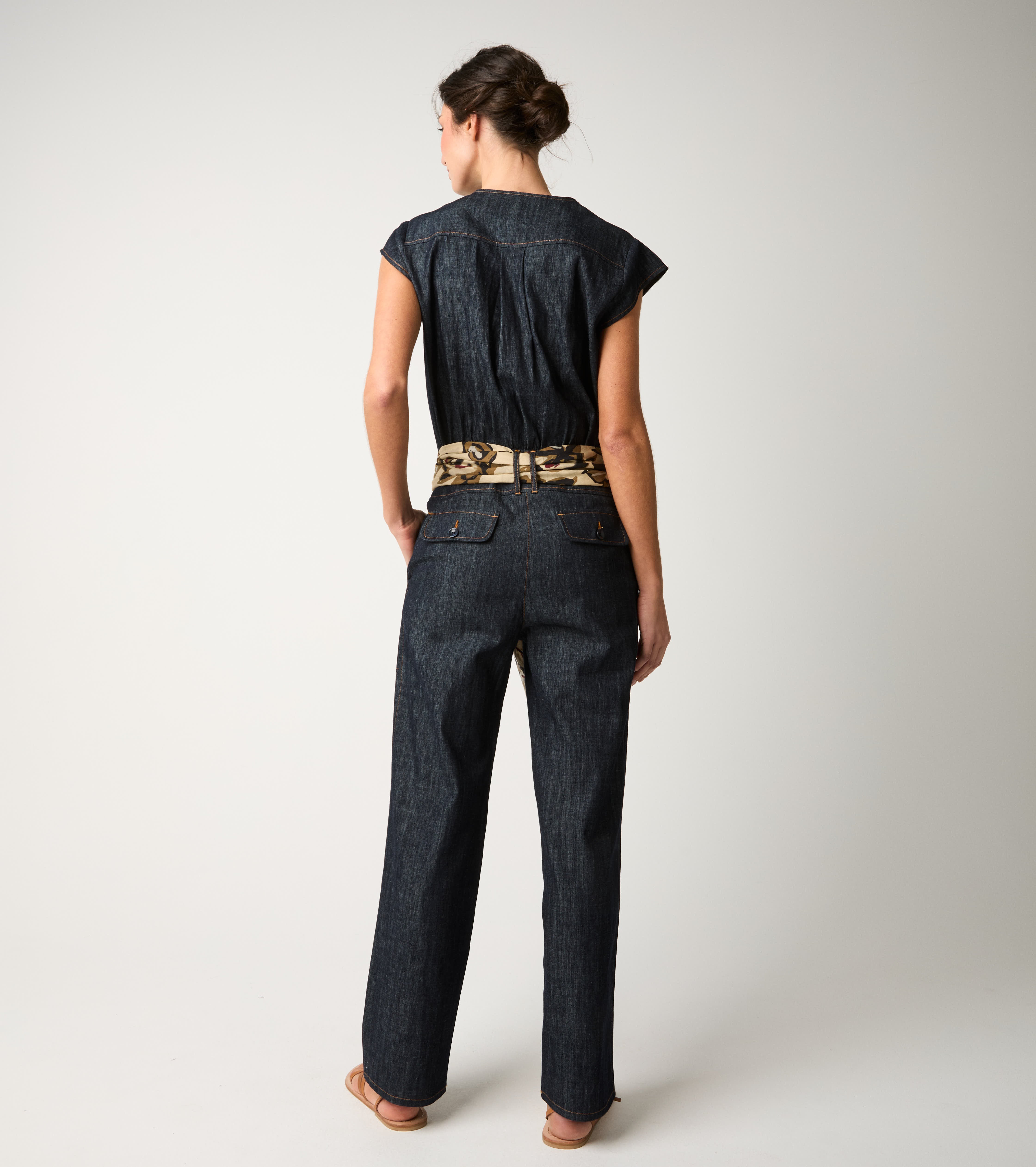 Tuta da donna in denim con bottoni unico