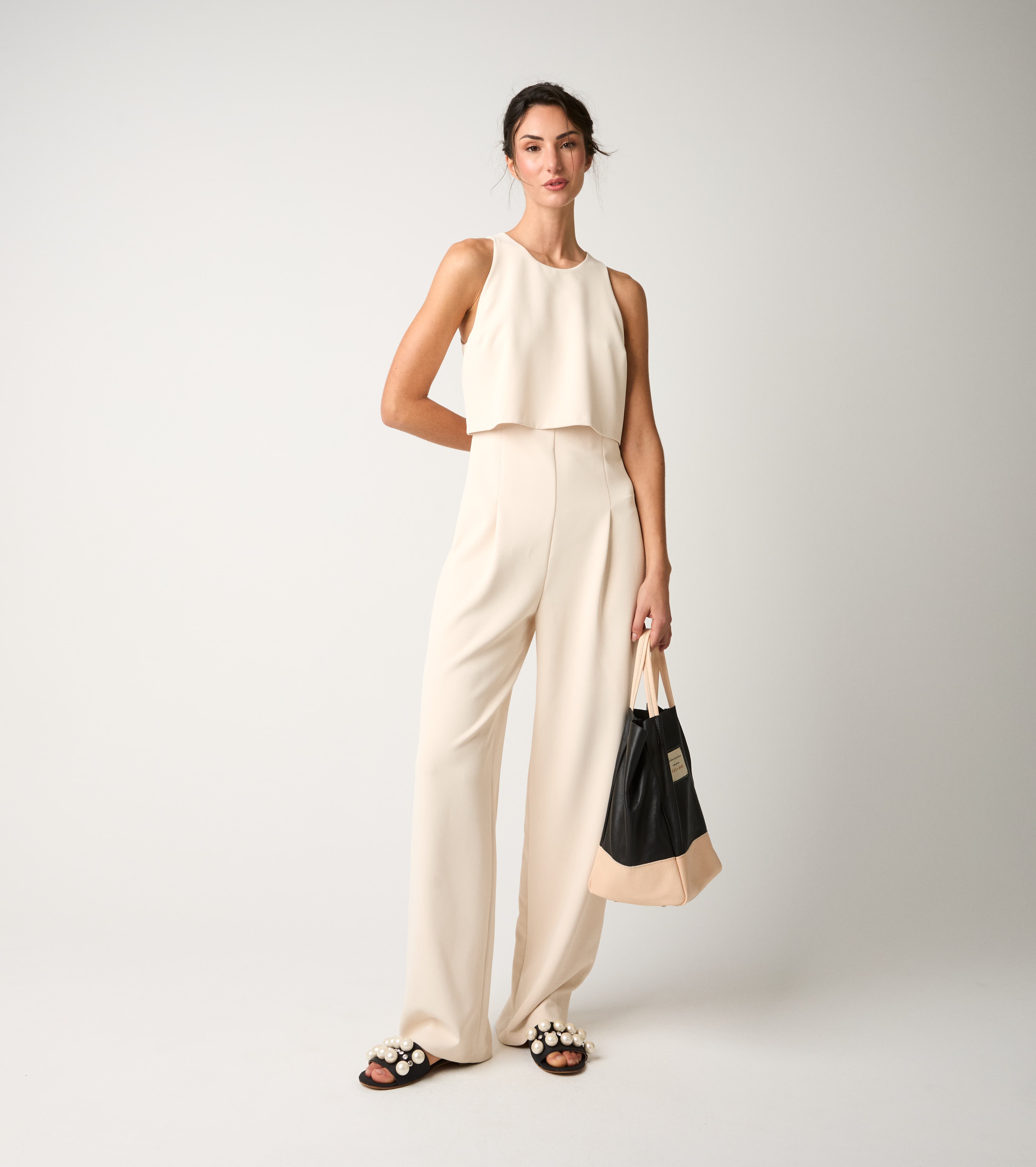 Stretch jumpsuit with round neckline in champagne