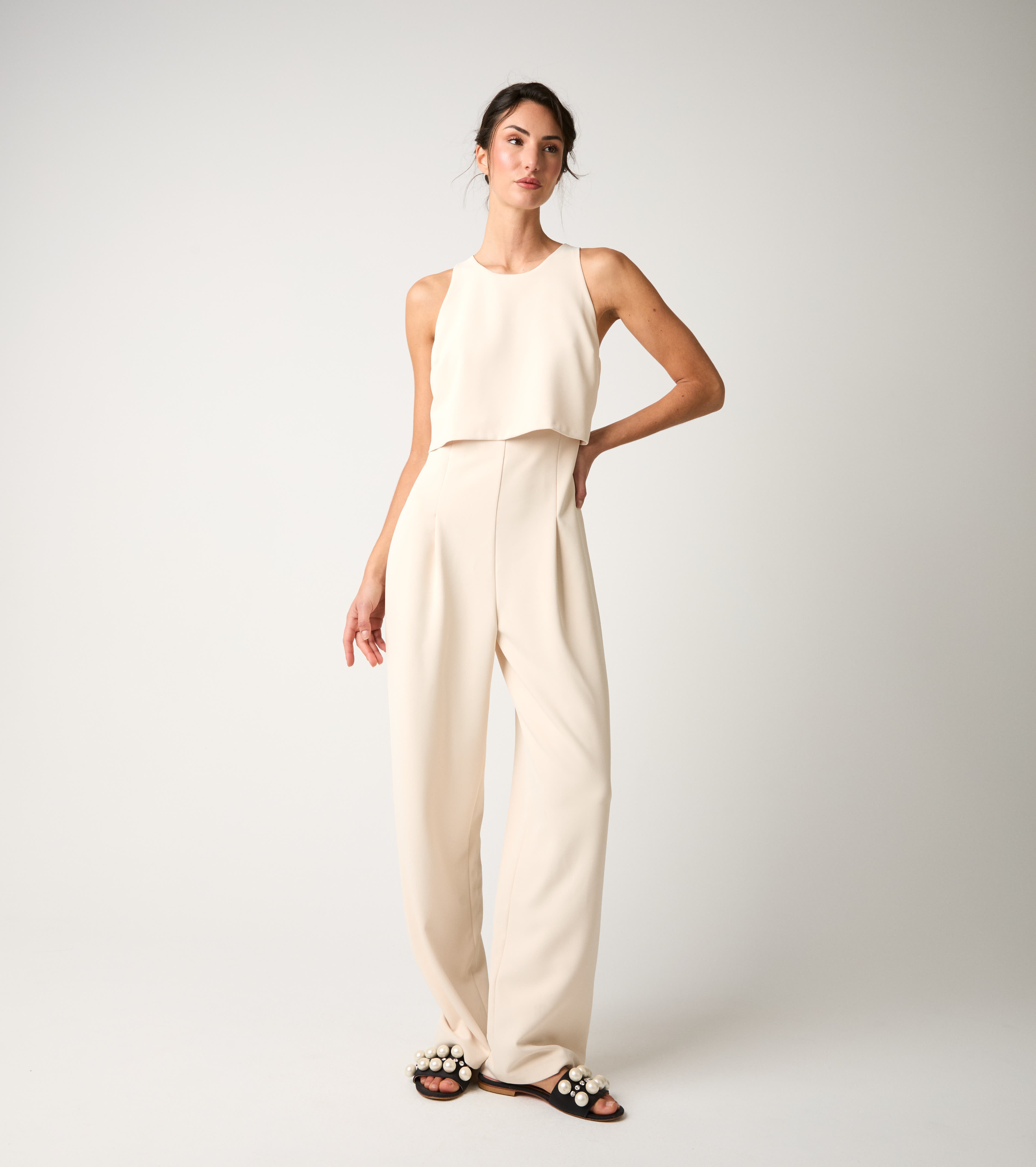 Tuta stretch con scollo rotondo champagne