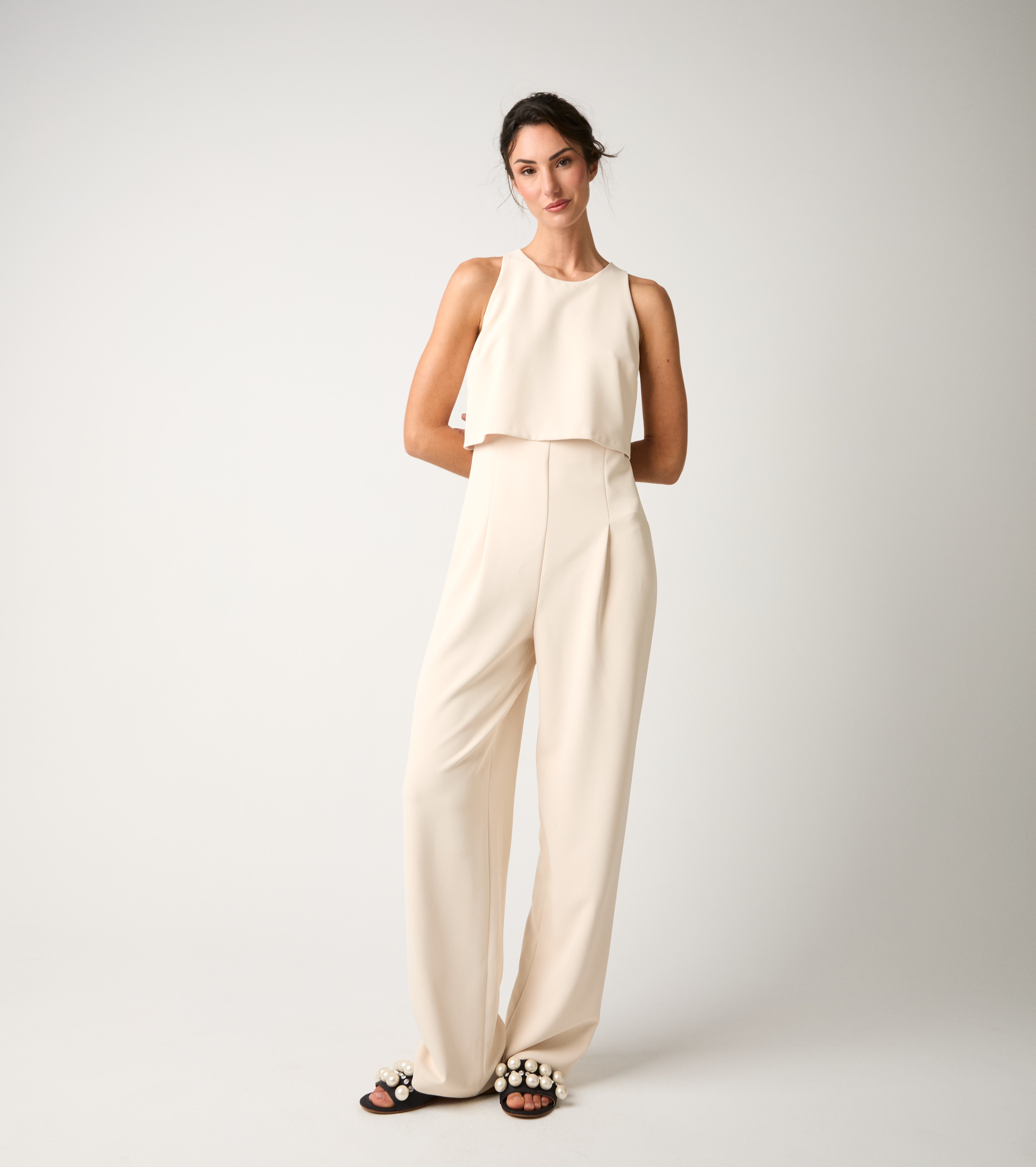 Stretch jumpsuit with round neckline in champagne