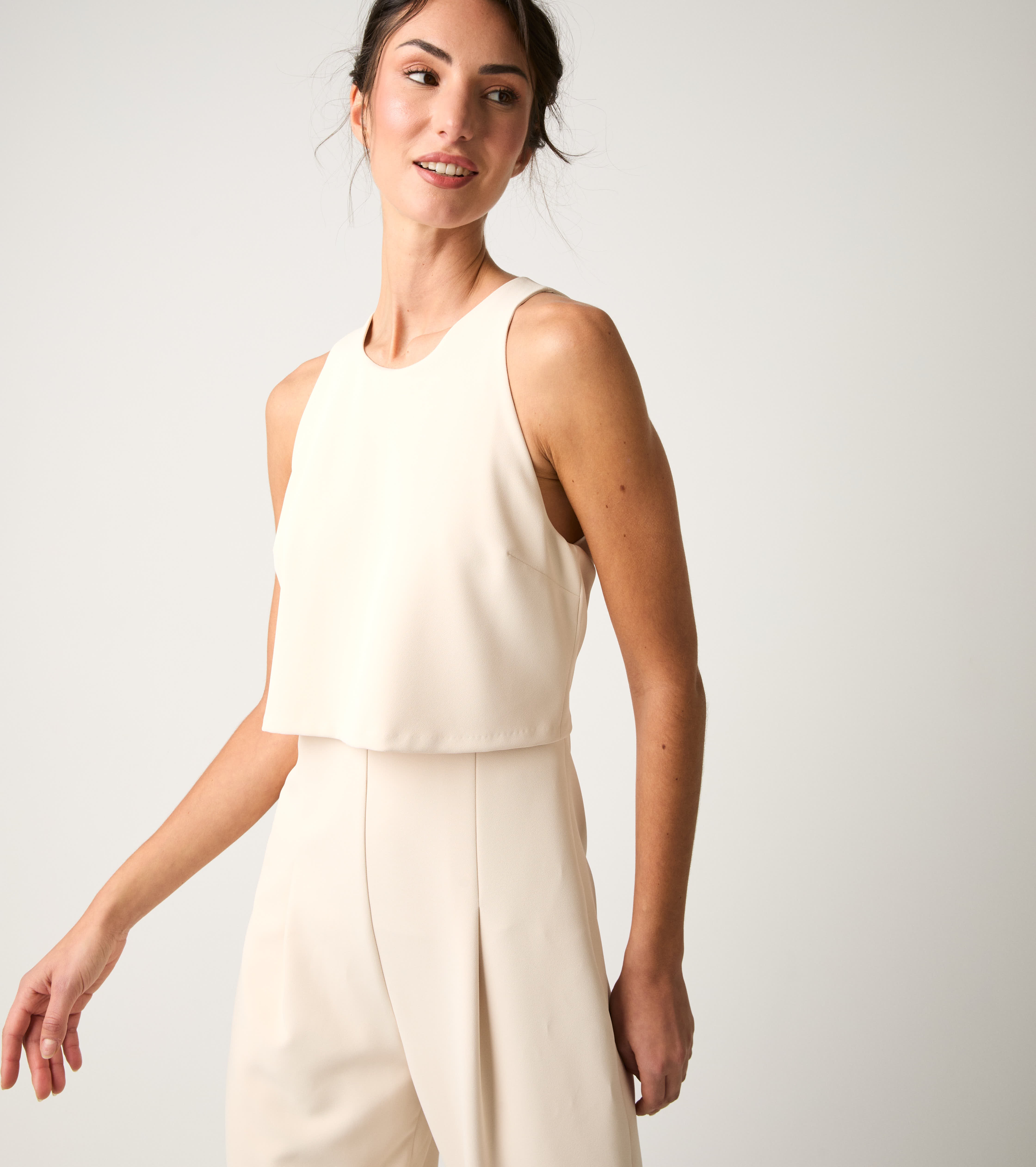 Stretch jumpsuit with round neckline in champagne