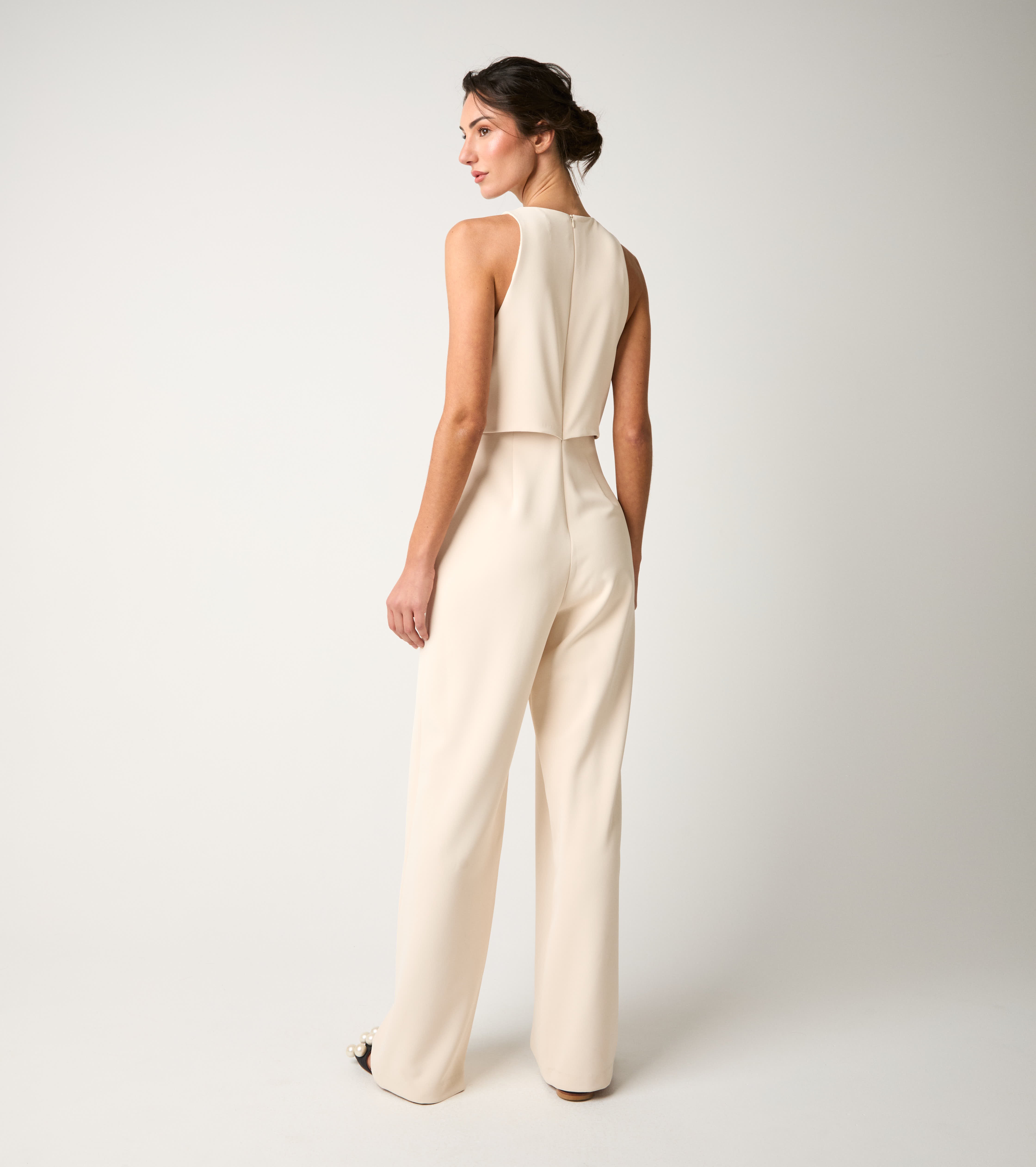 Stretch jumpsuit with round neckline in champagne