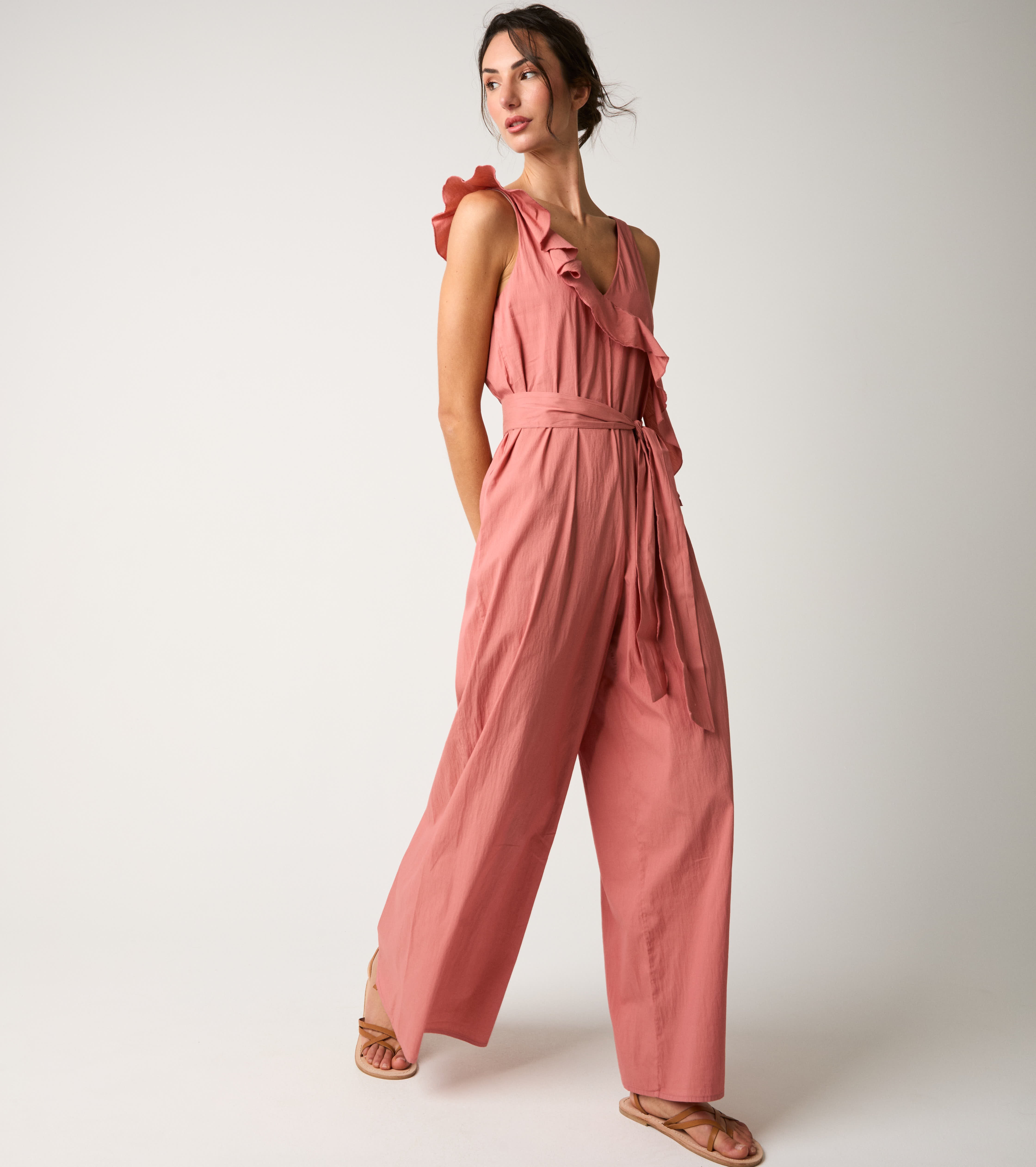 Jumpsuit with ruffles and eye shadow belt