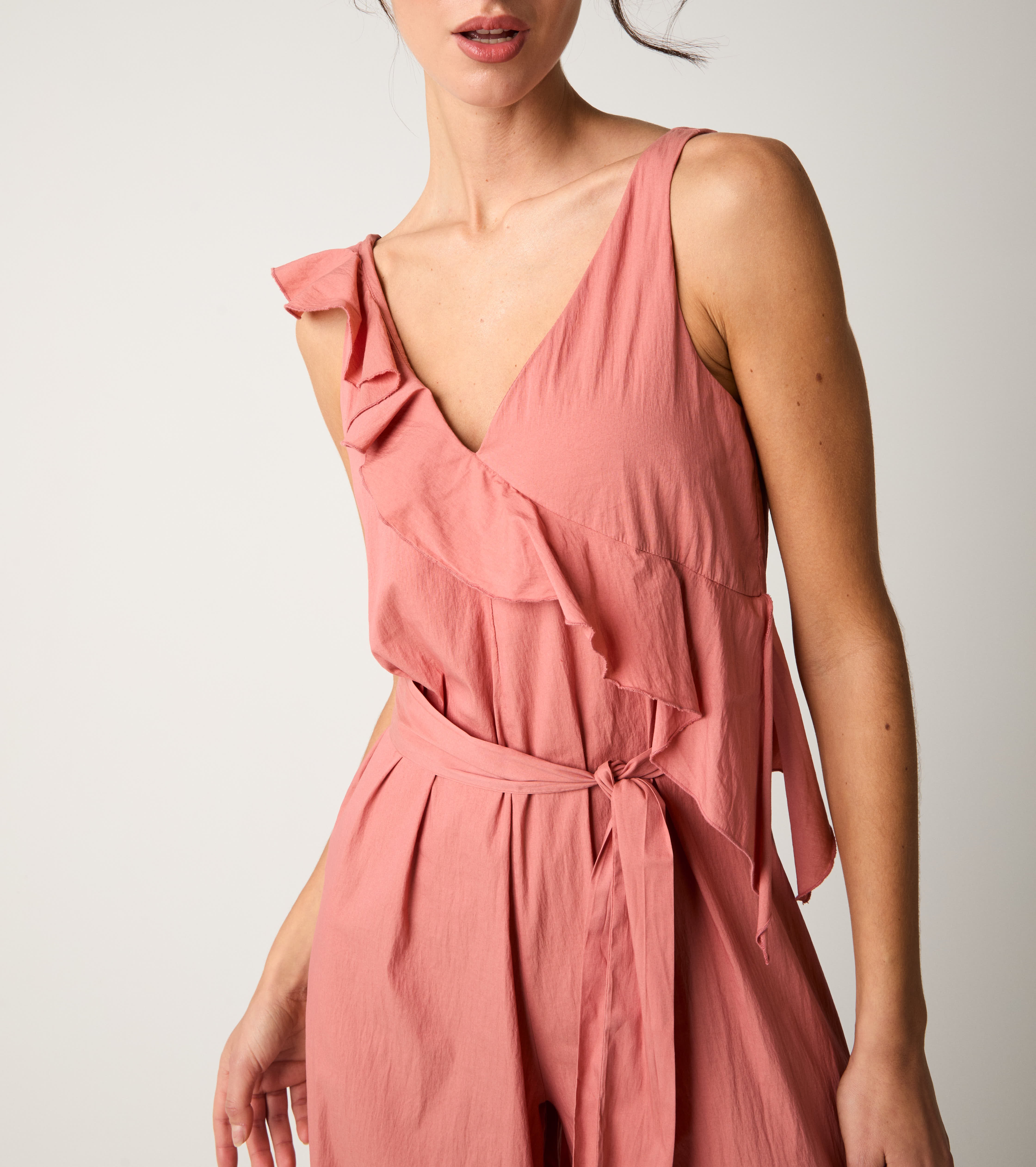 Jumpsuit with ruffles and eye shadow belt