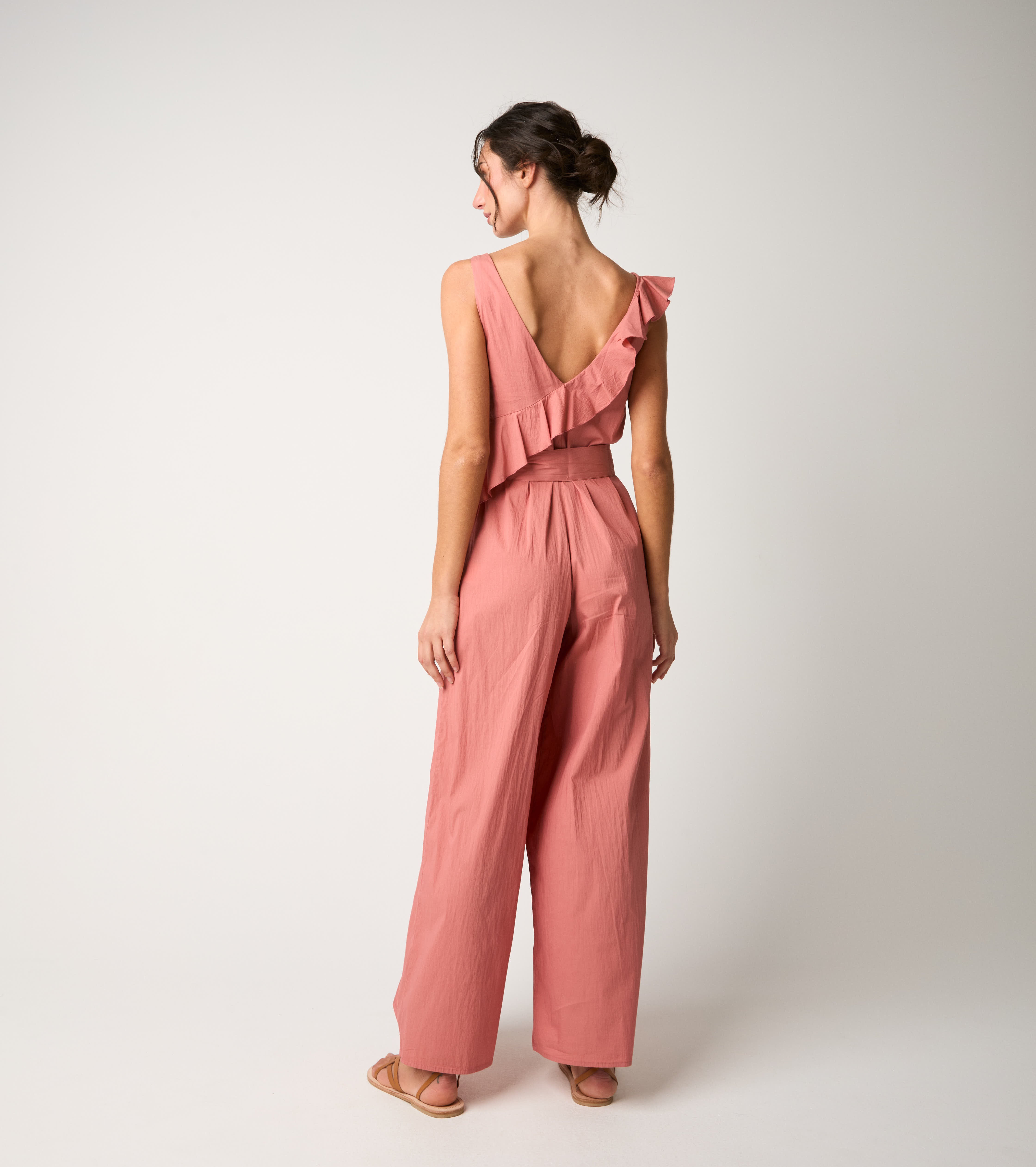 Jumpsuit with ruffles and eye shadow belt