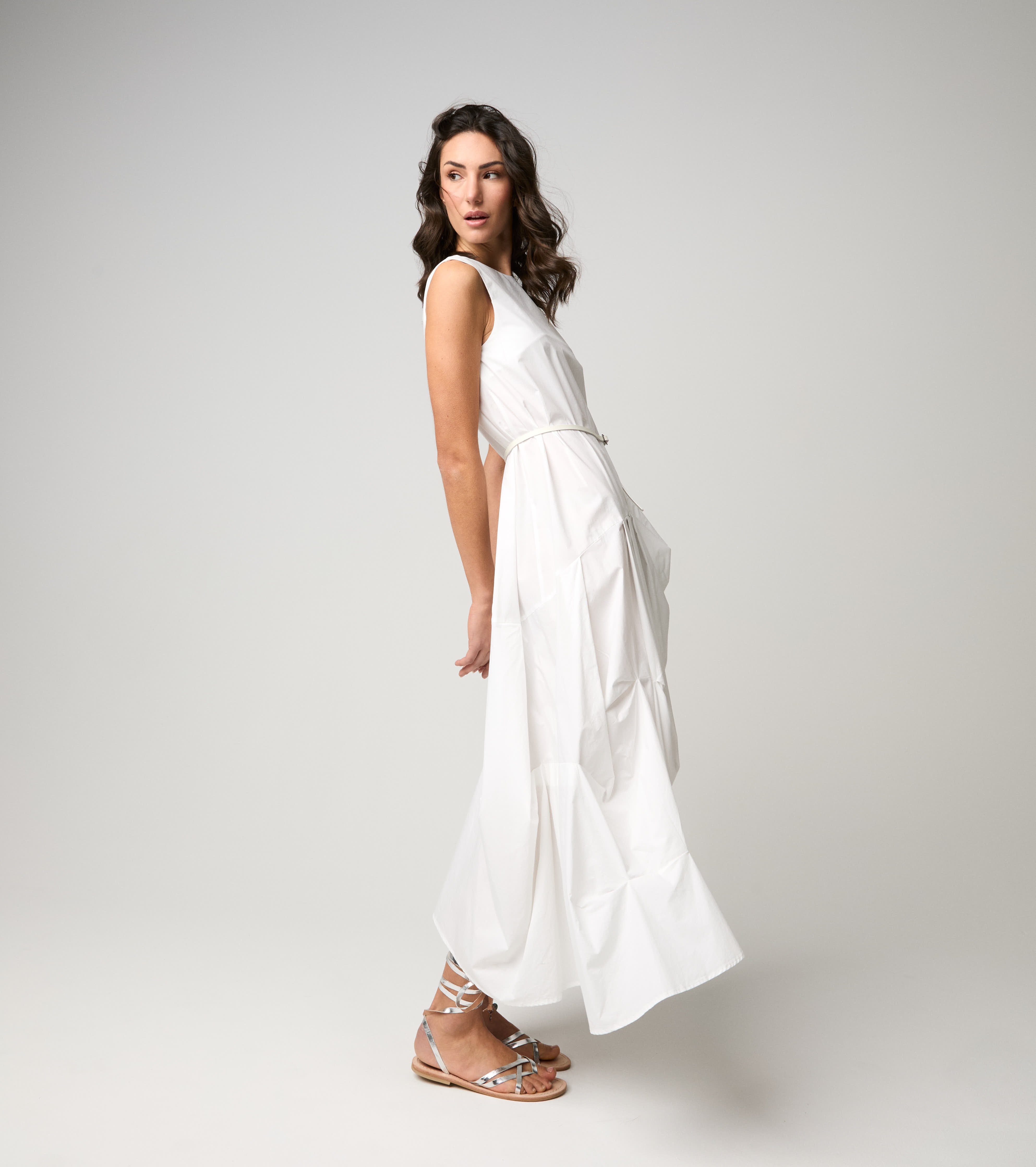 Abito lungo con collo a giro bianco