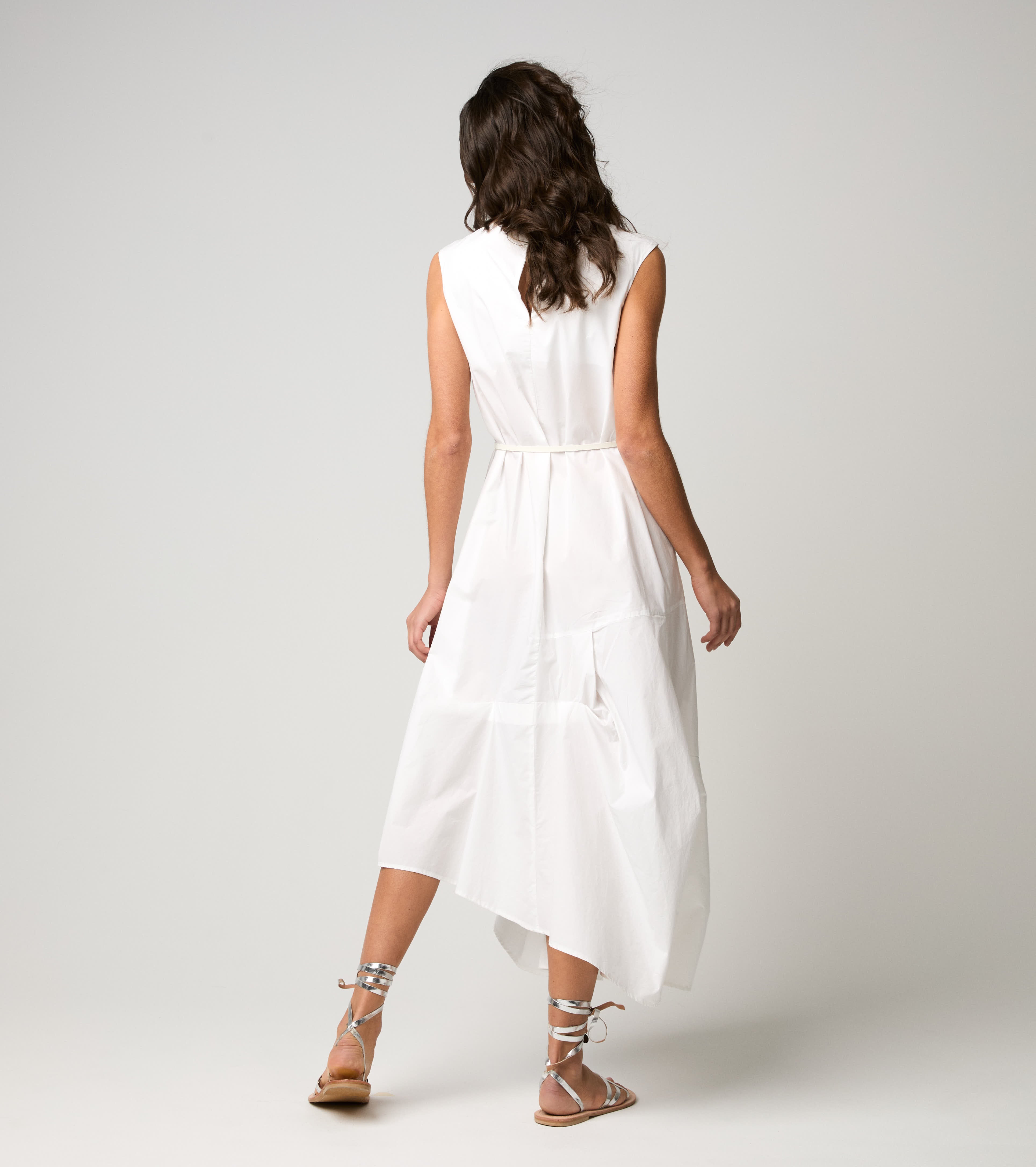 Abito lungo con collo a giro bianco