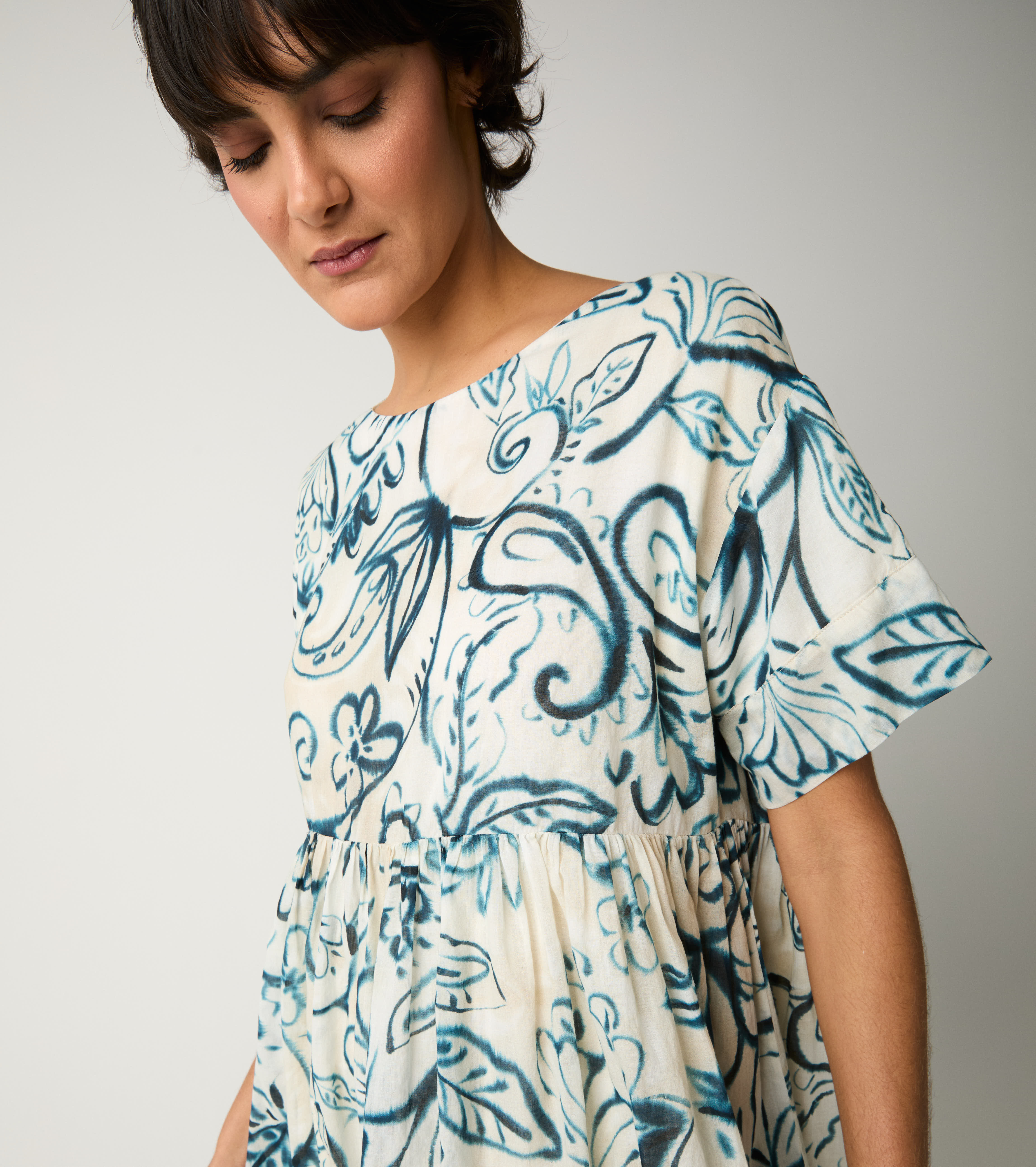 Abito corto in cotone floreale fiore