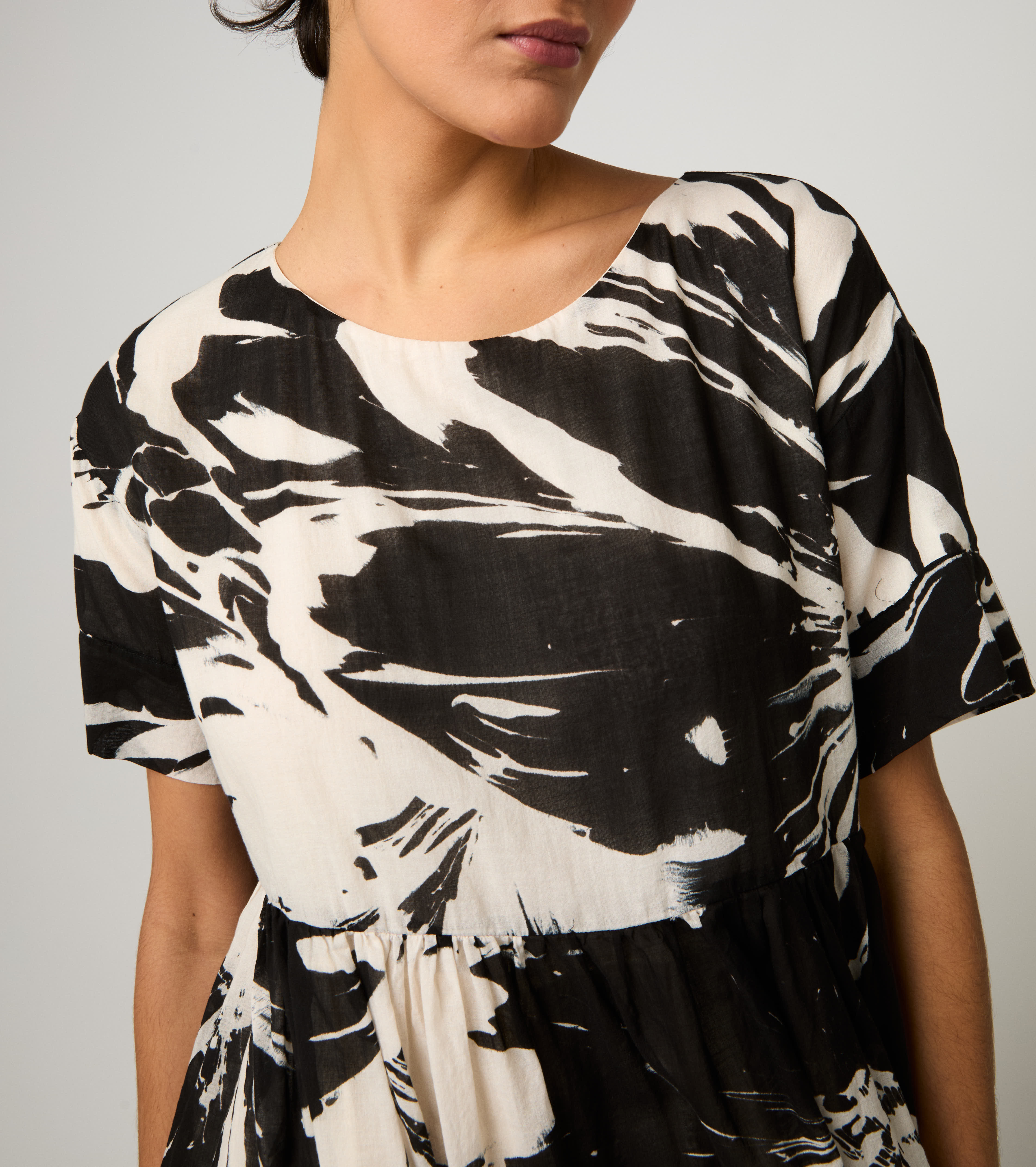 Abito corto in cotone floreale fiore