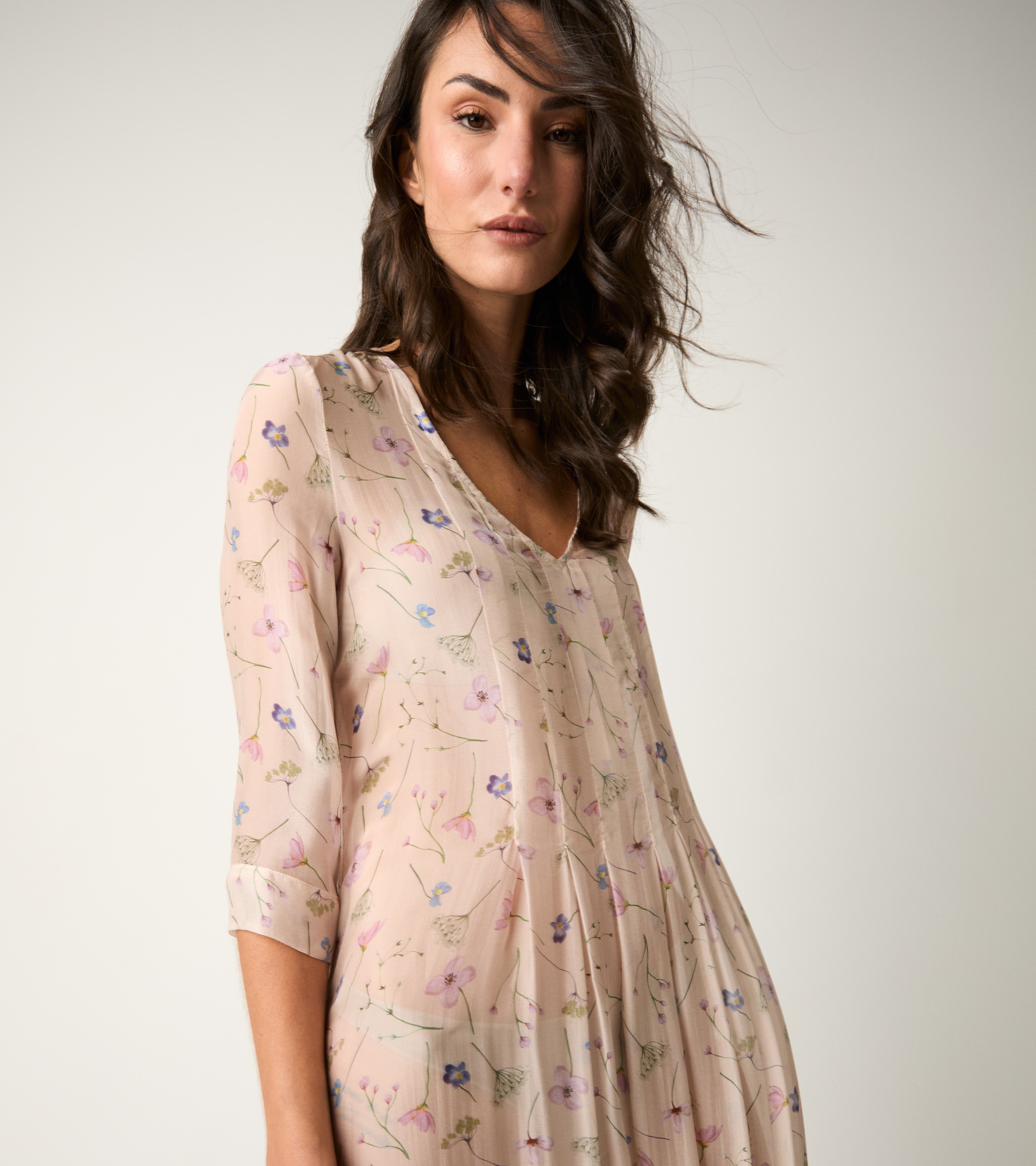 Abito lungo floreale con scollo a V fiorellini