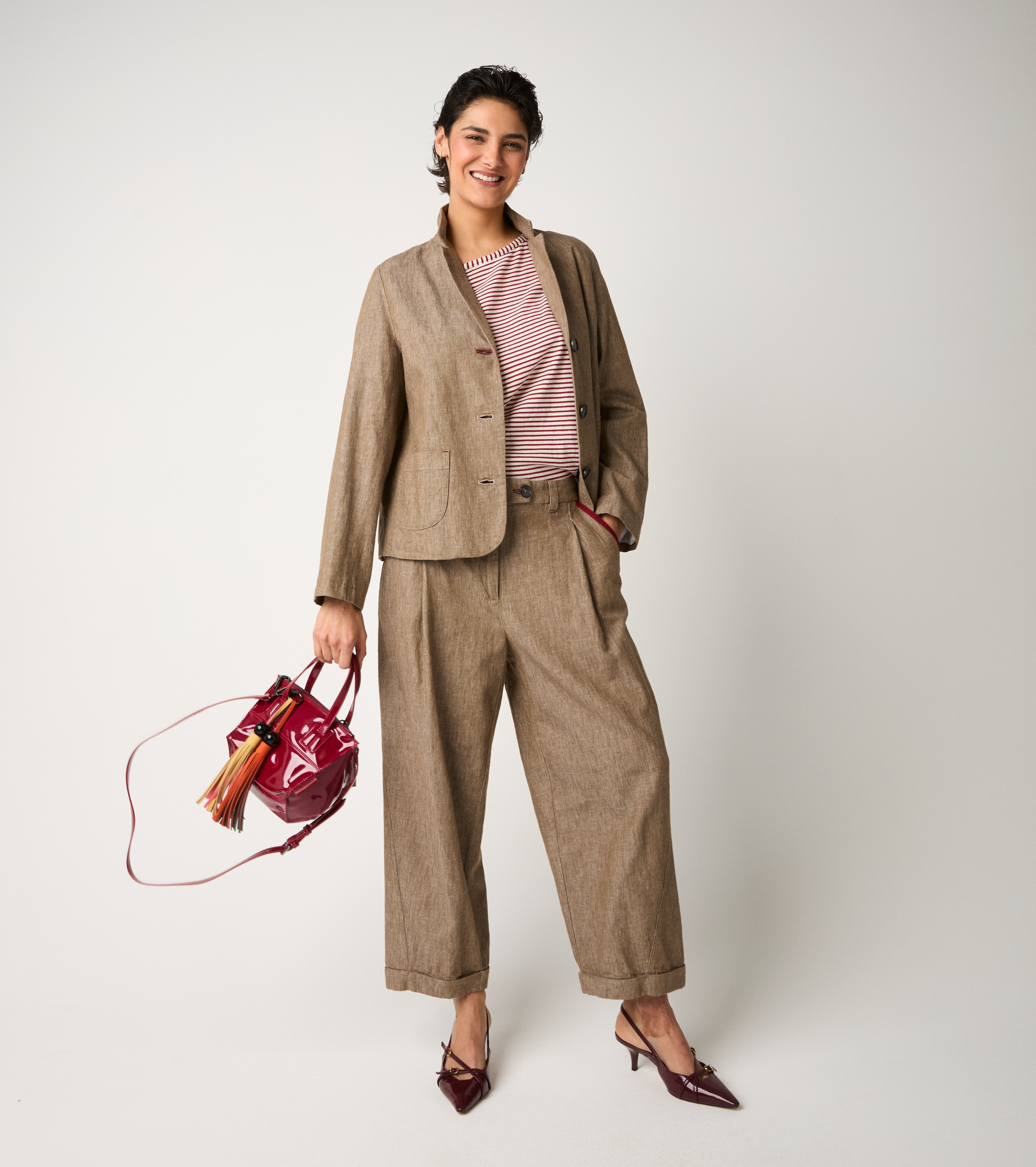 Pantaloni con pinces e risvolto castoro