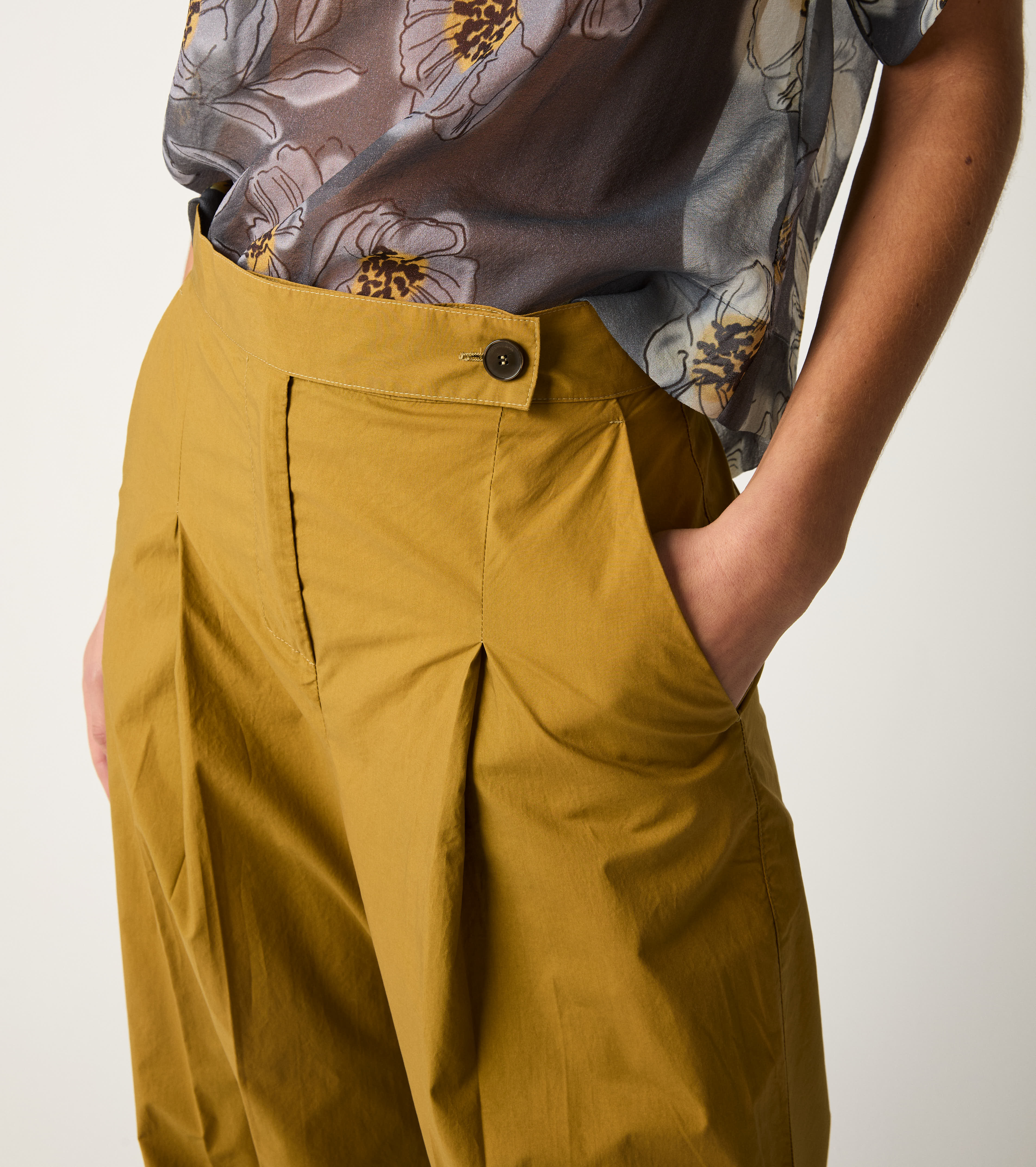 Pantaloni in cotone con pinces evo