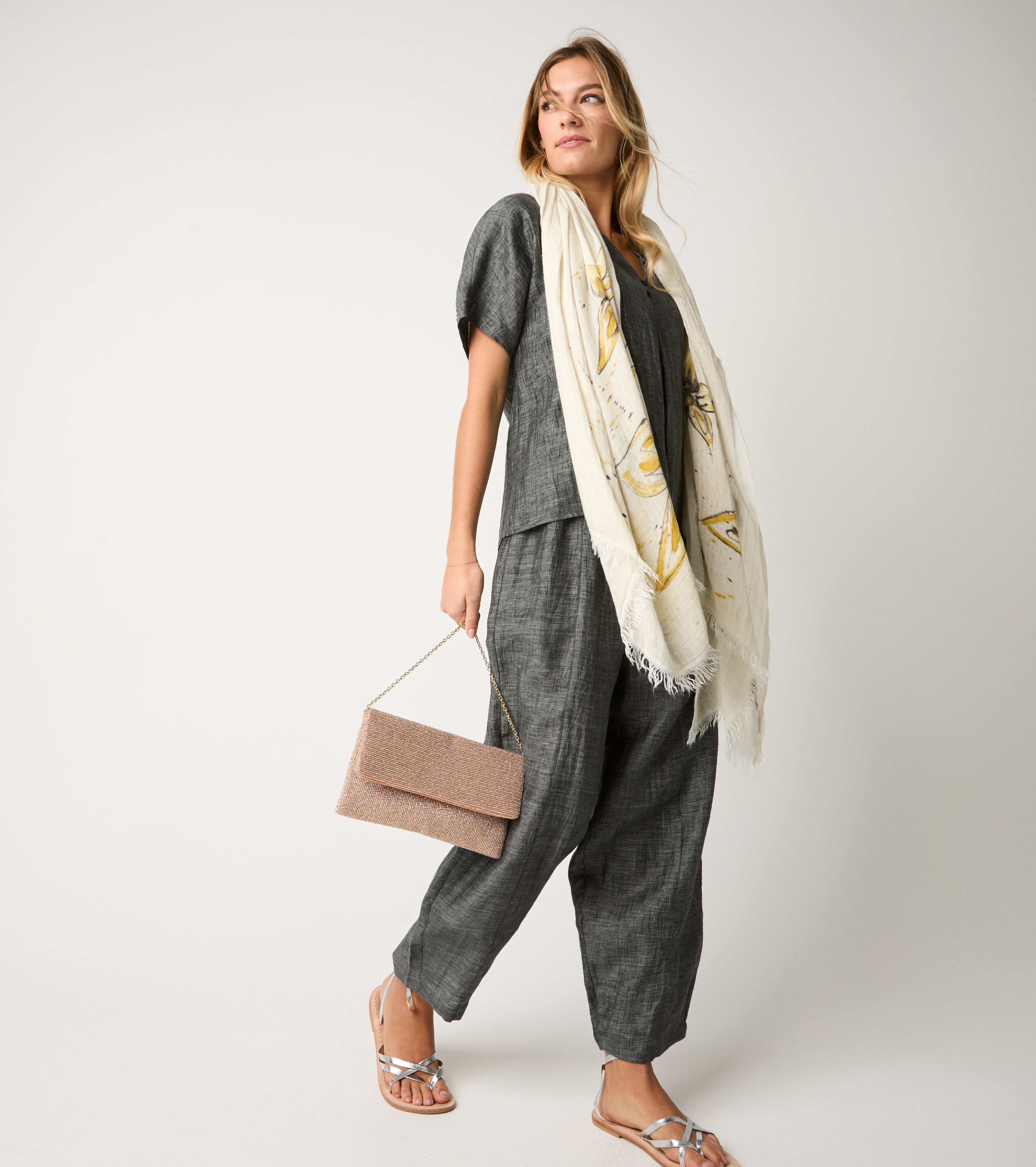 Linen trousers with asphalt crease