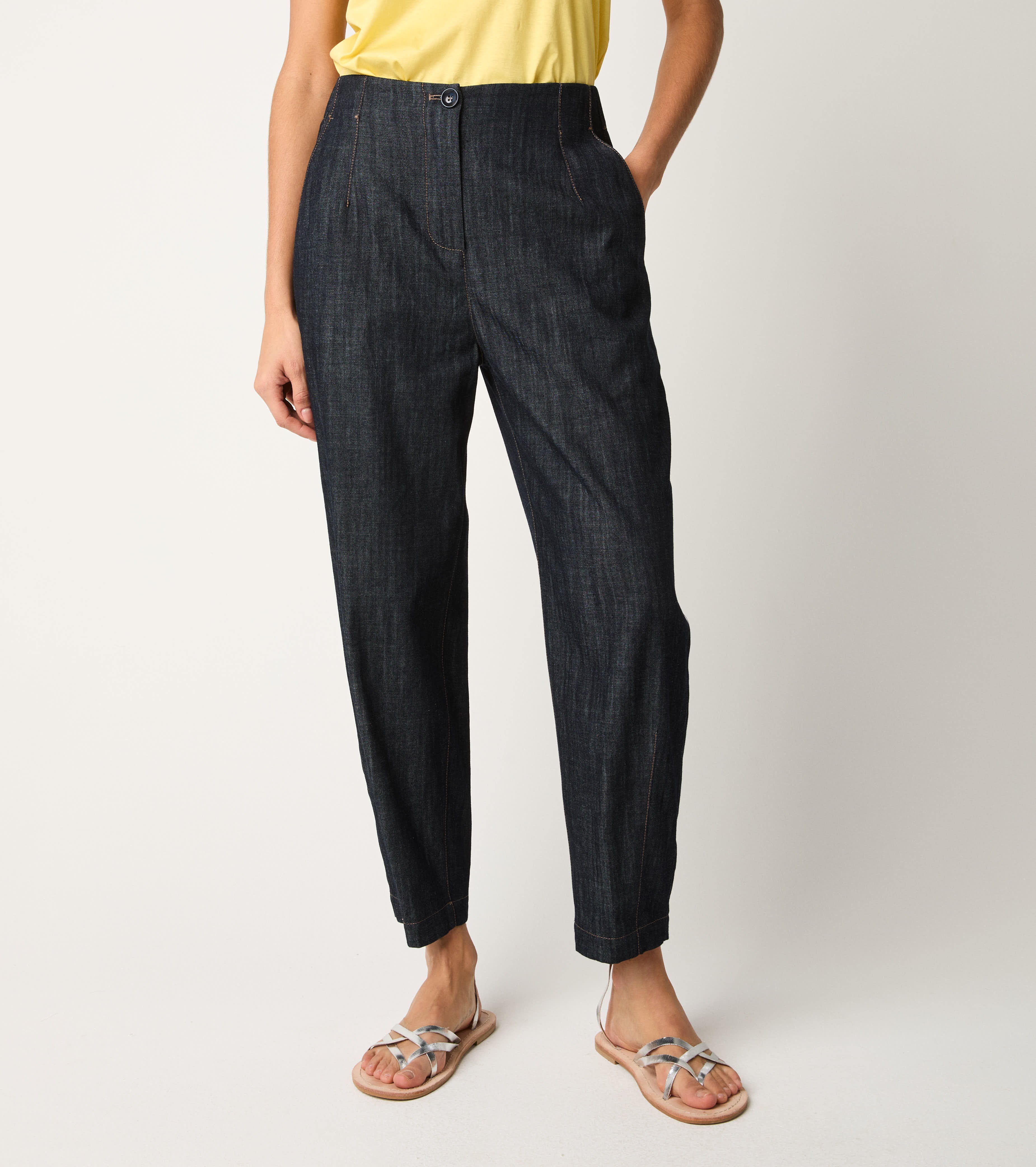 Pantaloni cropped in denim leggero unico