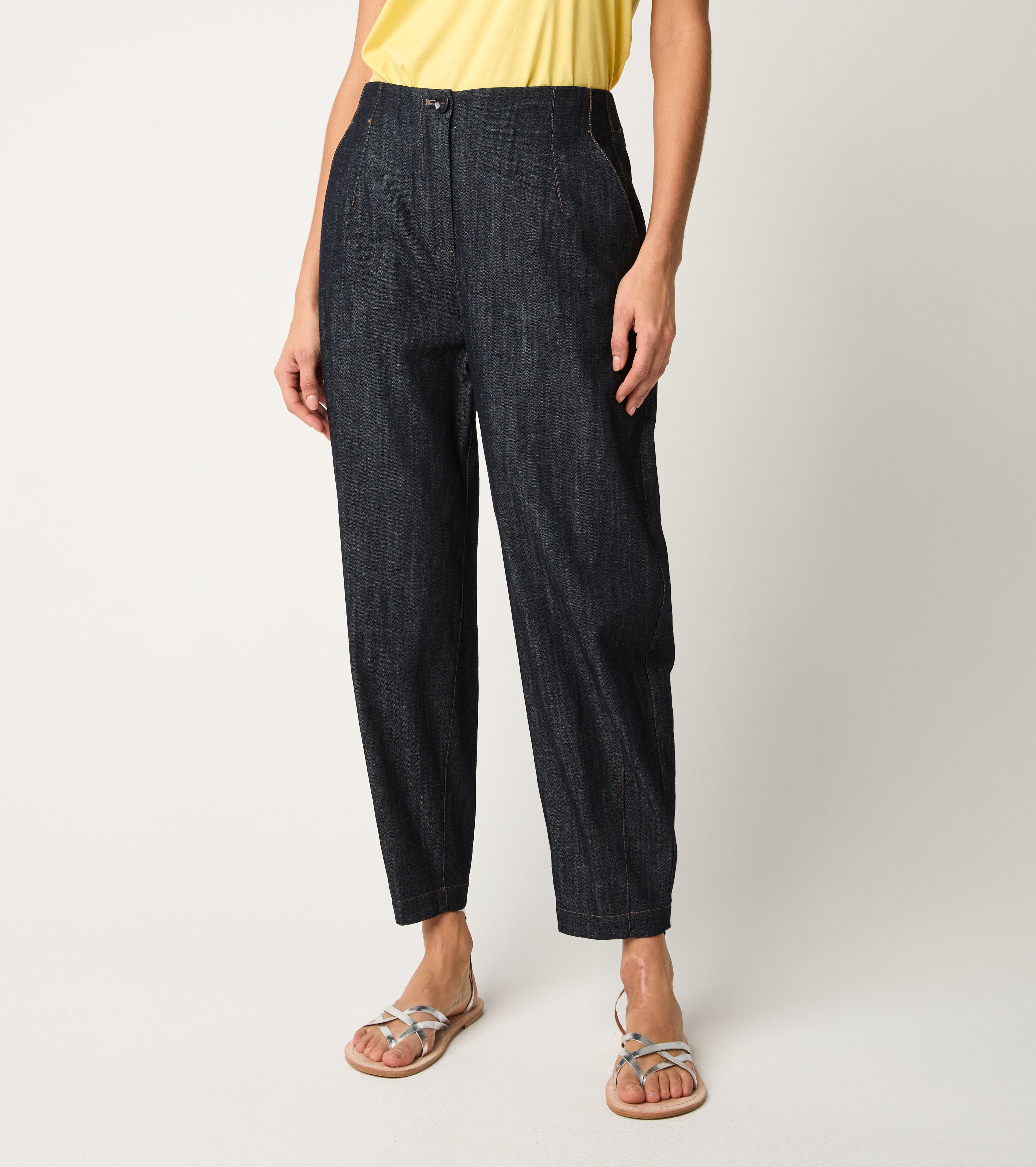 Pantaloni cropped in denim leggero unico